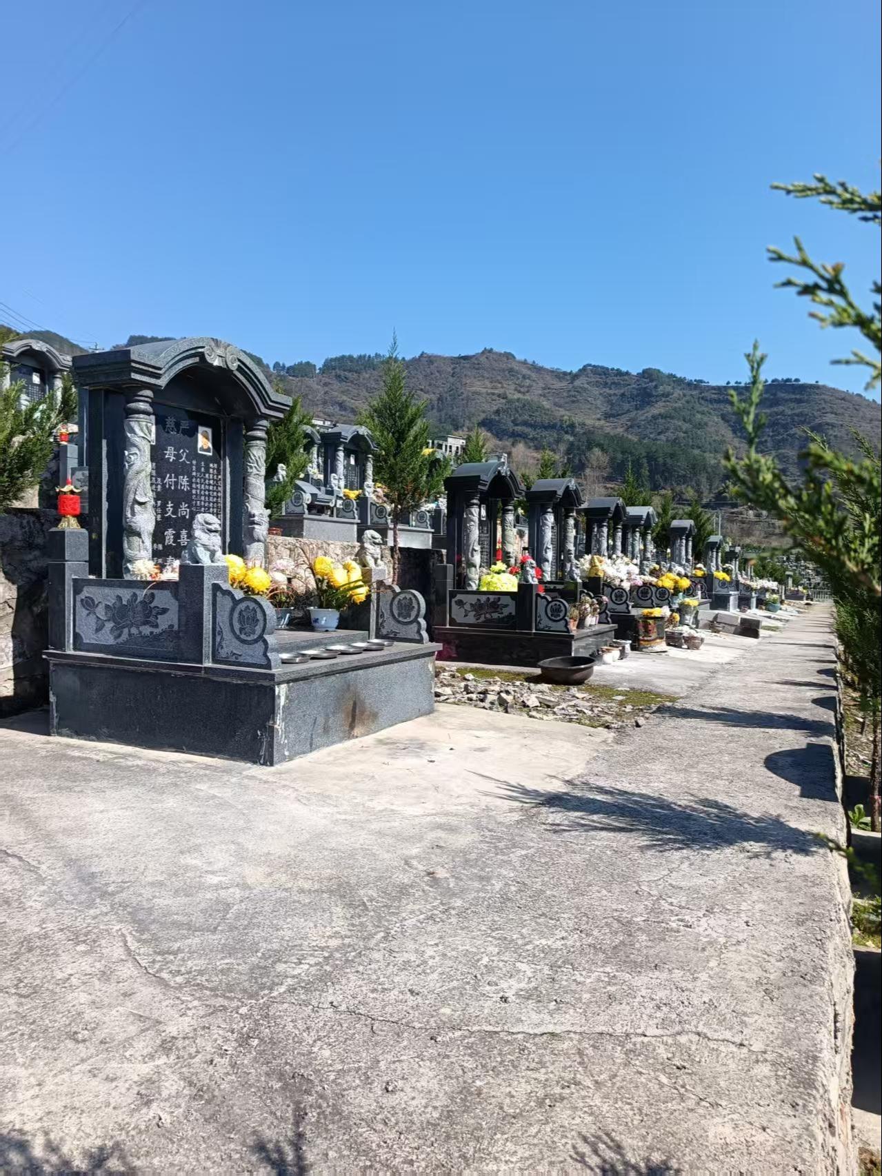 德江县龙盘山公墓有限责任公司园区图片