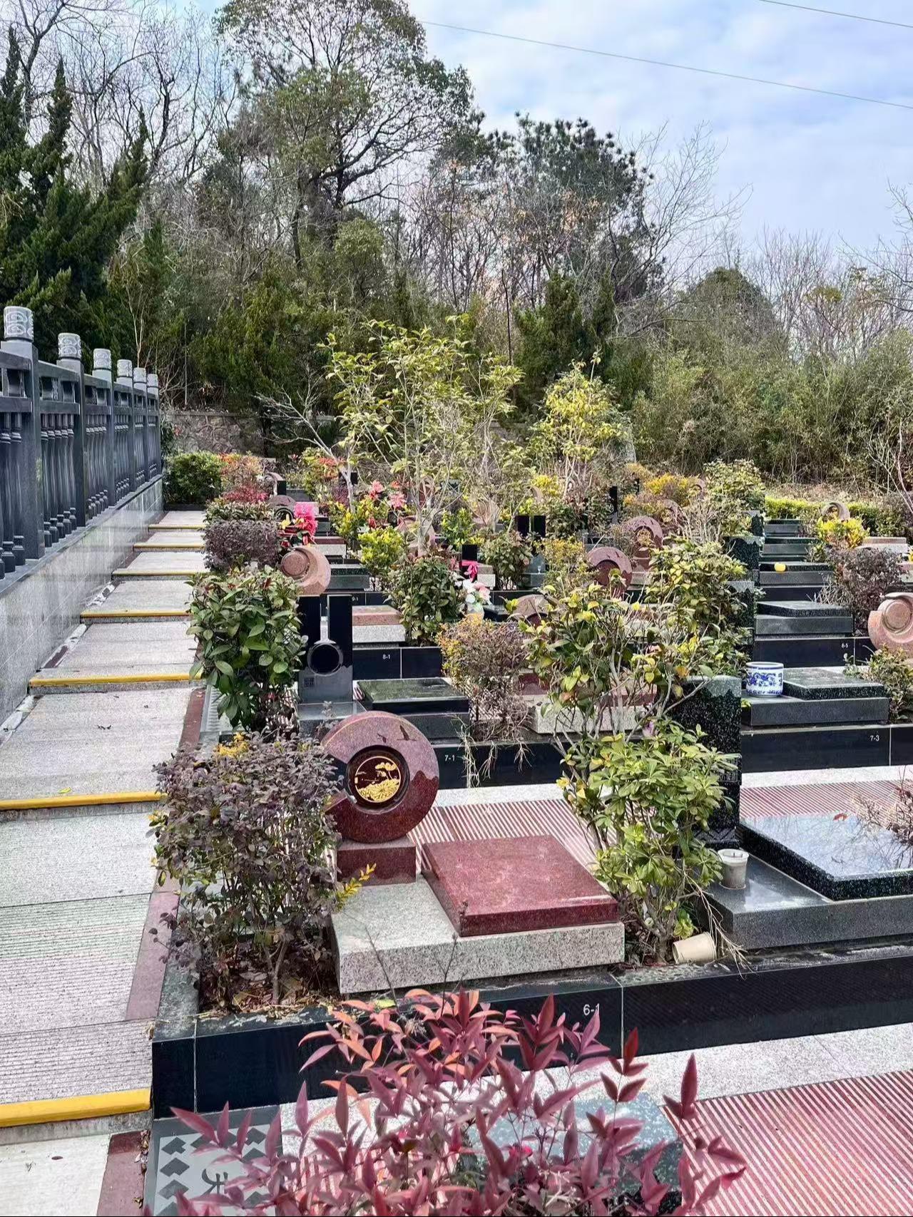 南象山墓园园区图片
