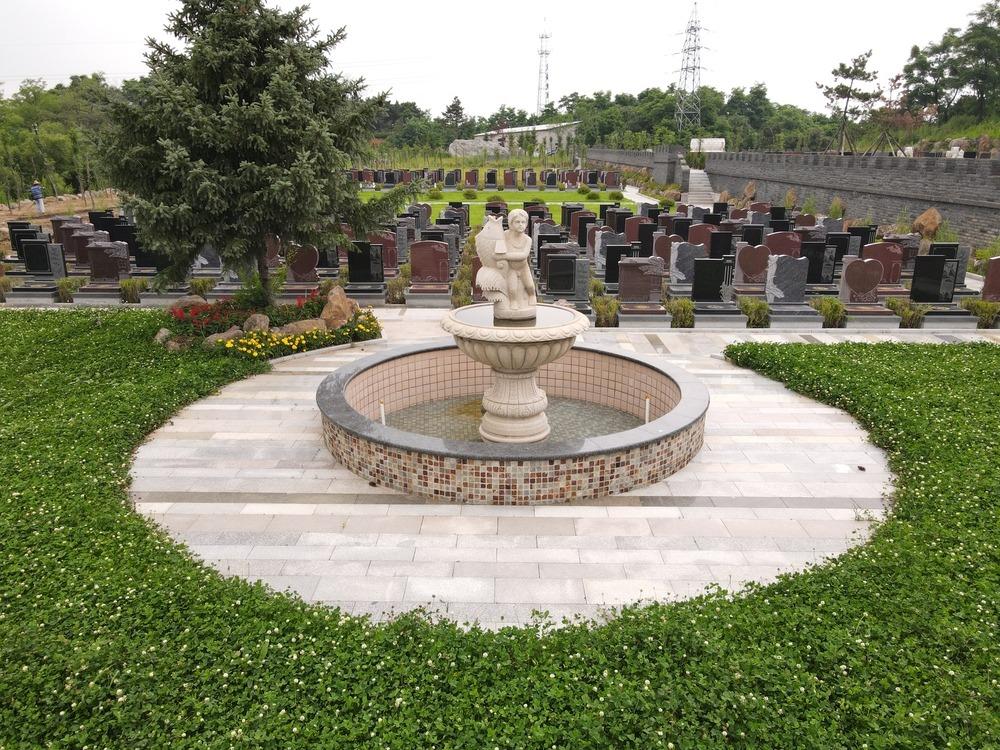 抚顺市前甸玉山骨灰林
