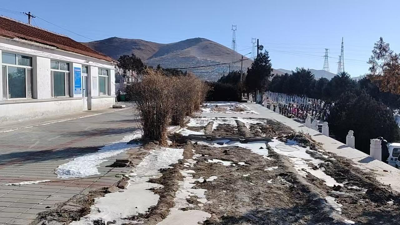 阿鲁科尔沁旗天龙山公墓园区图片
