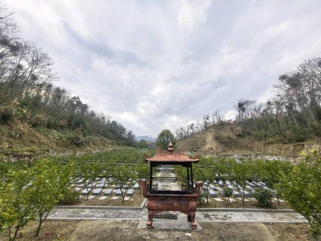 瞻宝石公益性公墓园区图片