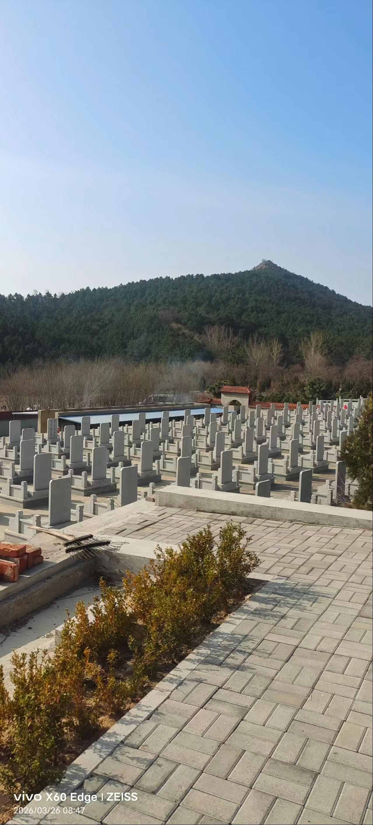 建平县鸽子山公益性公墓园区图片