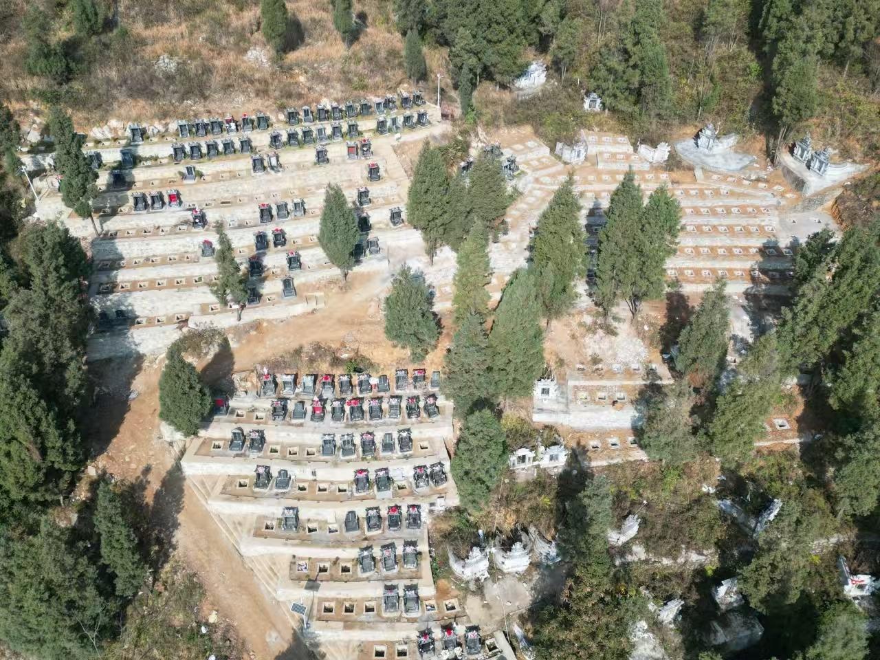 普安县龙山聚福园公墓