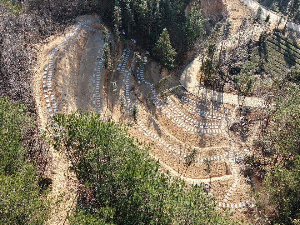 夷陵区下堡坪乡十八湾村公益性公墓园区图片