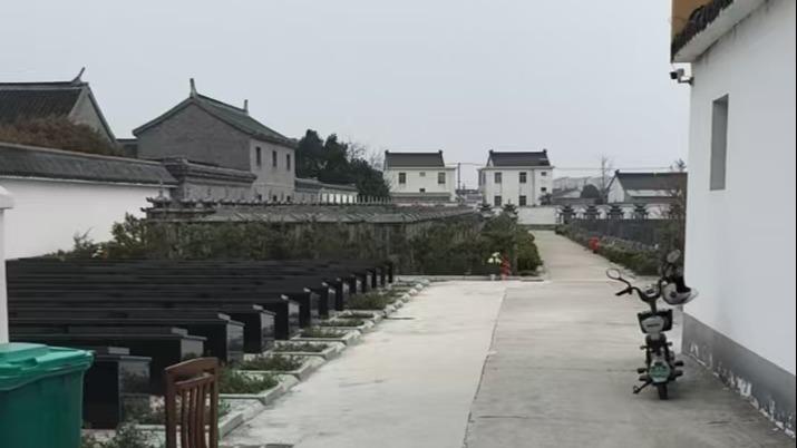 江苏省盐城市东台市三仓镇公益性公墓园区图片
