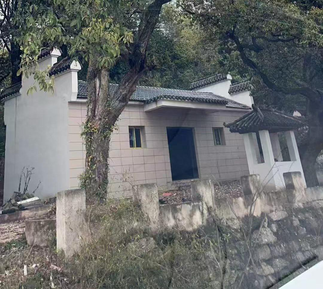 新柳村严家组骨灰堂园区图片