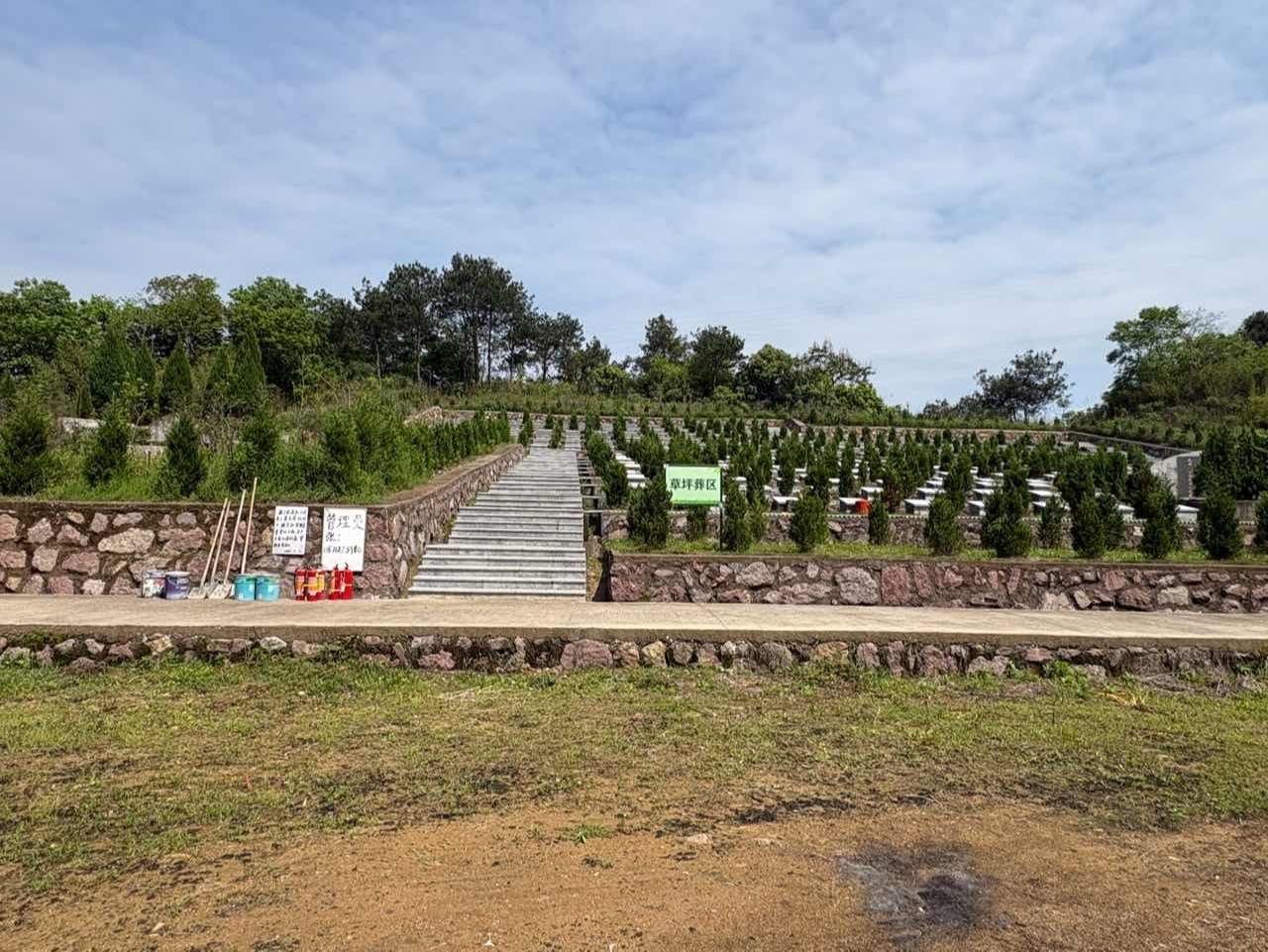 大唐街道南山镇级公益性公墓园区图片