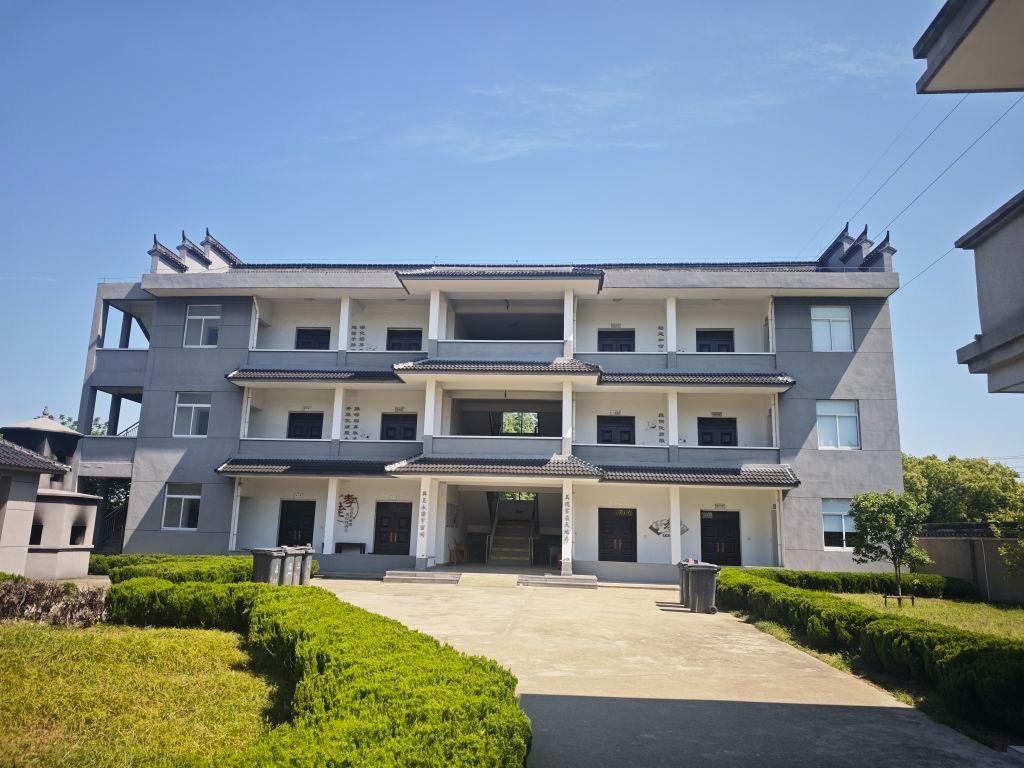 平湖市独山港镇周圩骨灰寄存堂园区图片