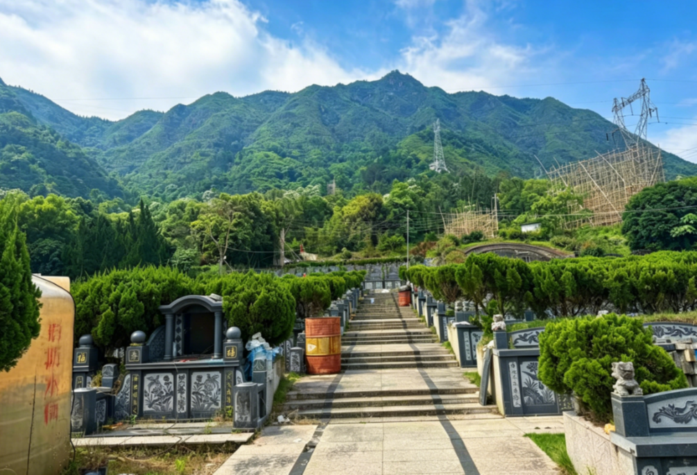 凤卧镇凤南村公益性节地生态墓园园区图片
