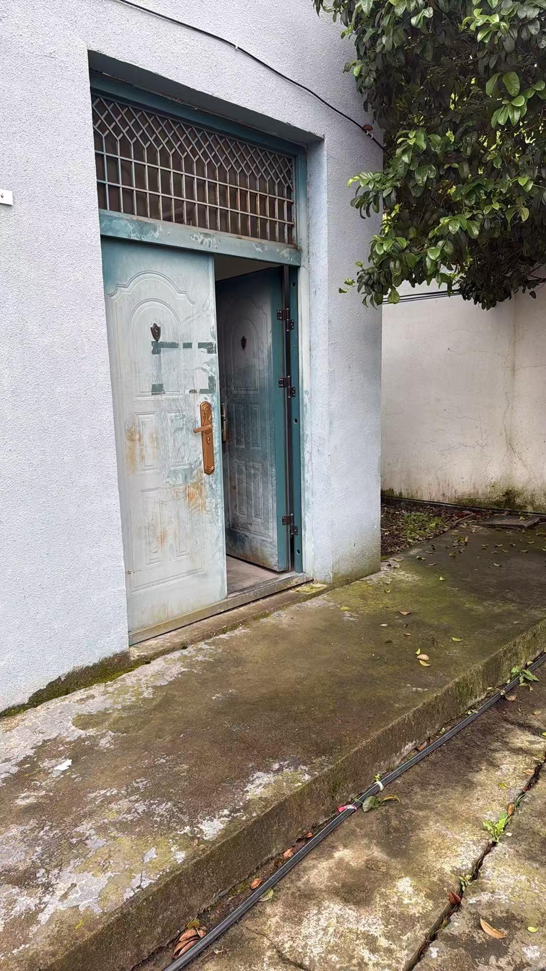 应店街镇十二都村前十镇级公墓