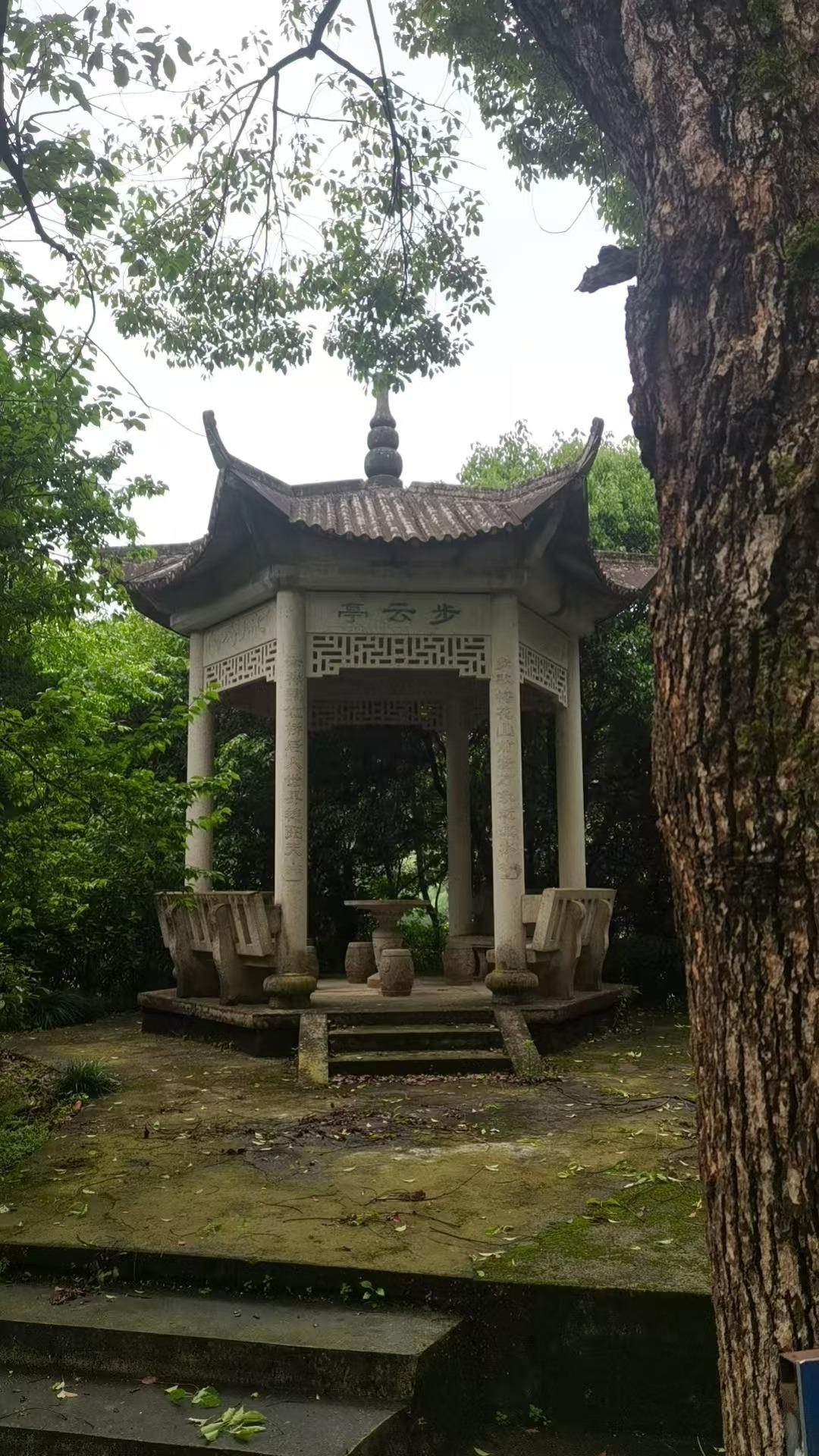 梅花山公益性公墓园区图片