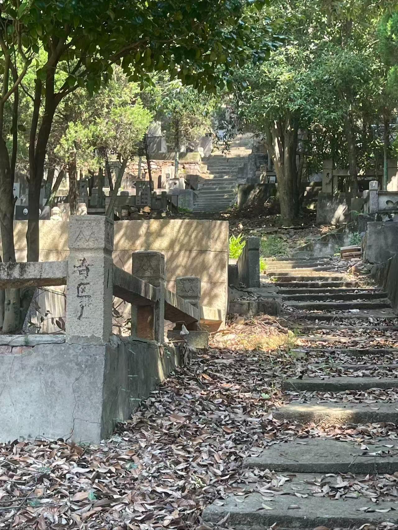 越溪街道吴山头公墓园区图片