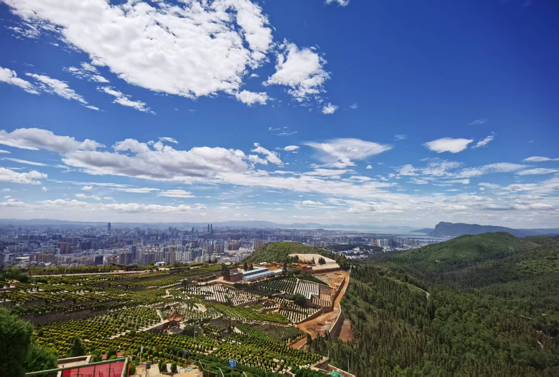 玉案山公墓园区图片