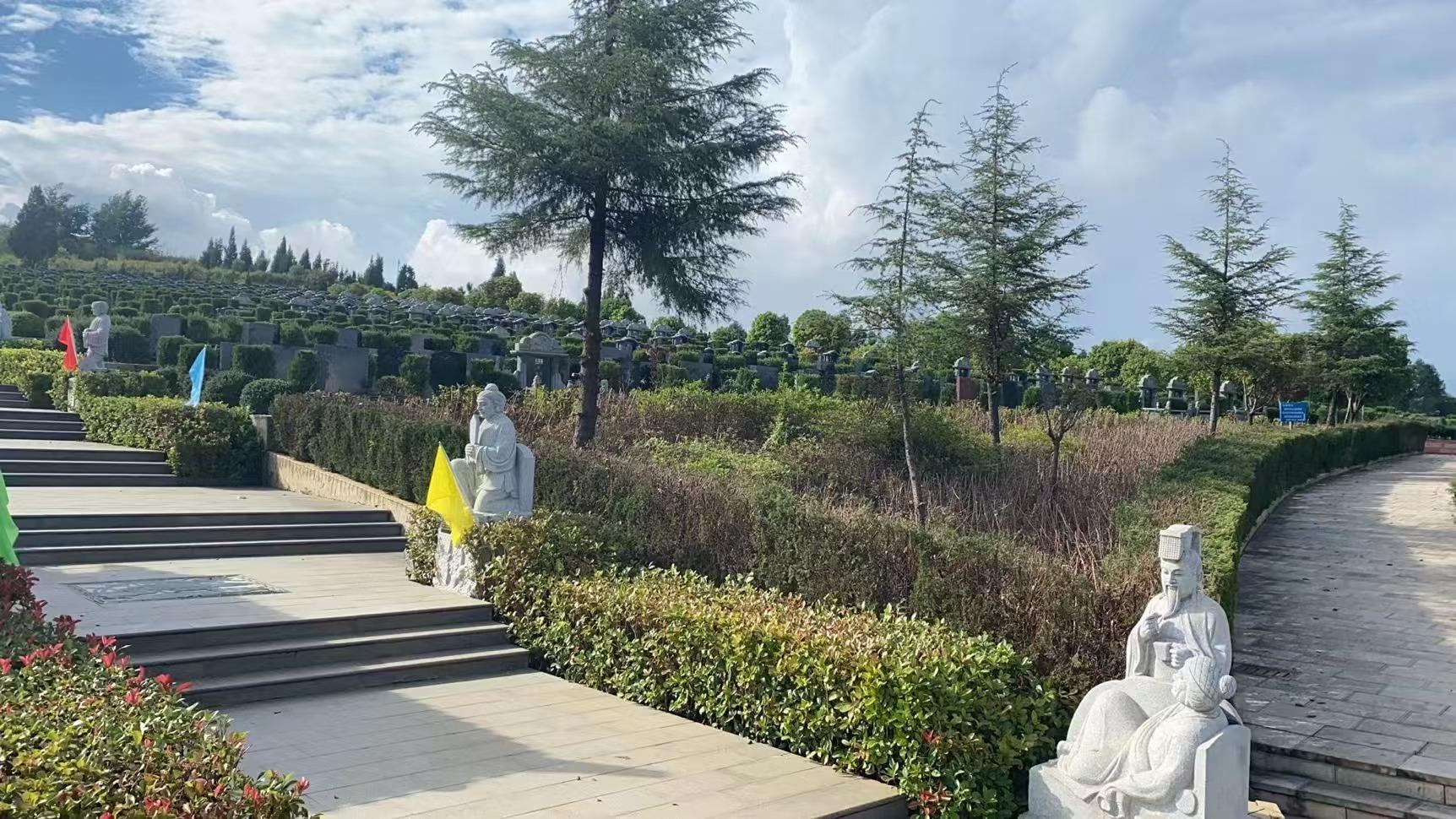 陆良县福宝山陵园园区图片
