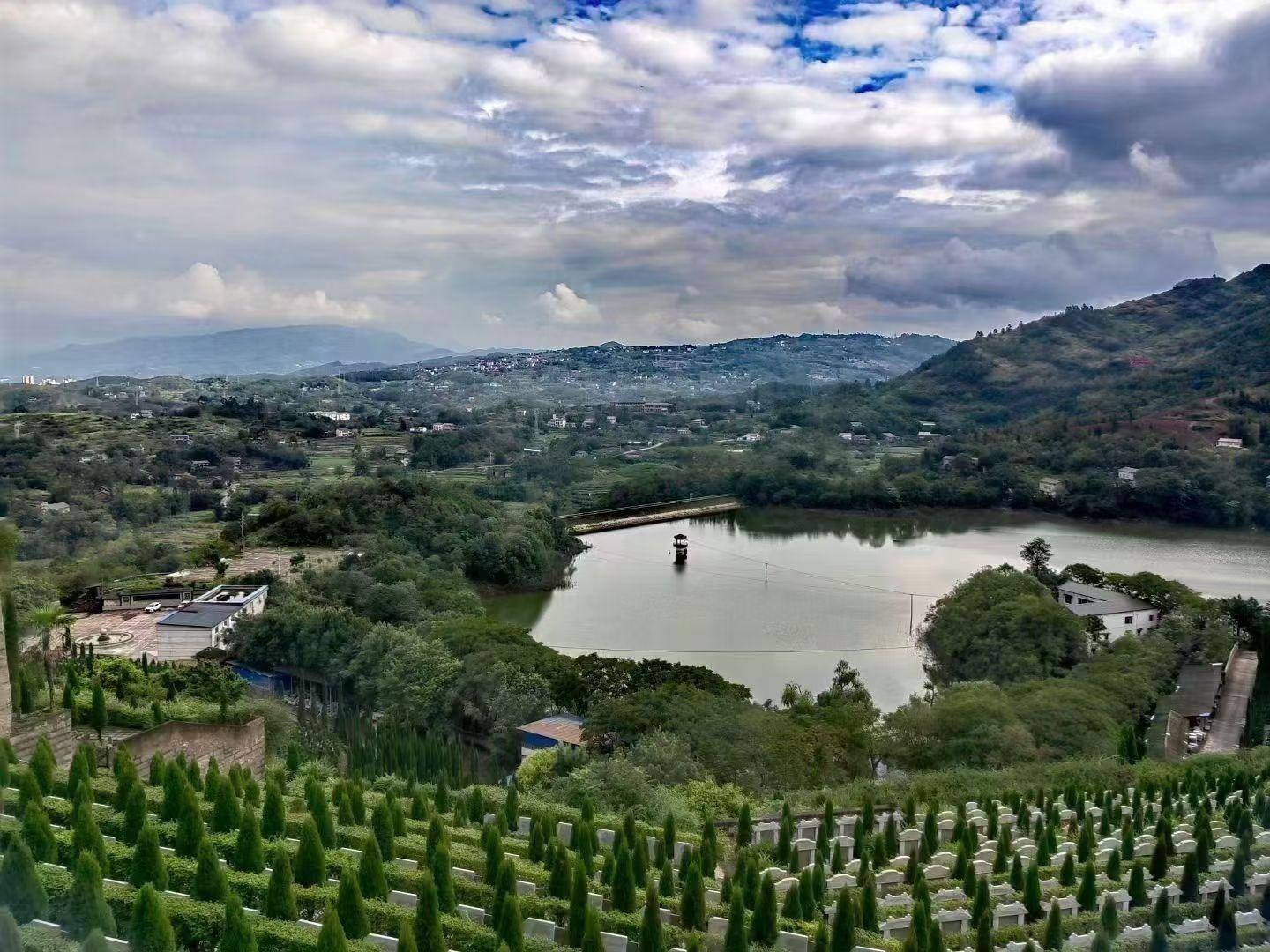 重庆市綦江区青龙山公墓园区图片