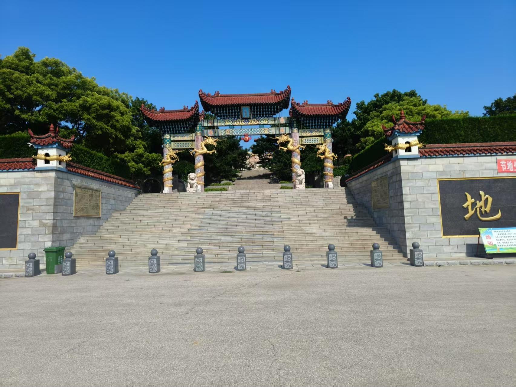 营口市老边区大龙山公墓园区图片