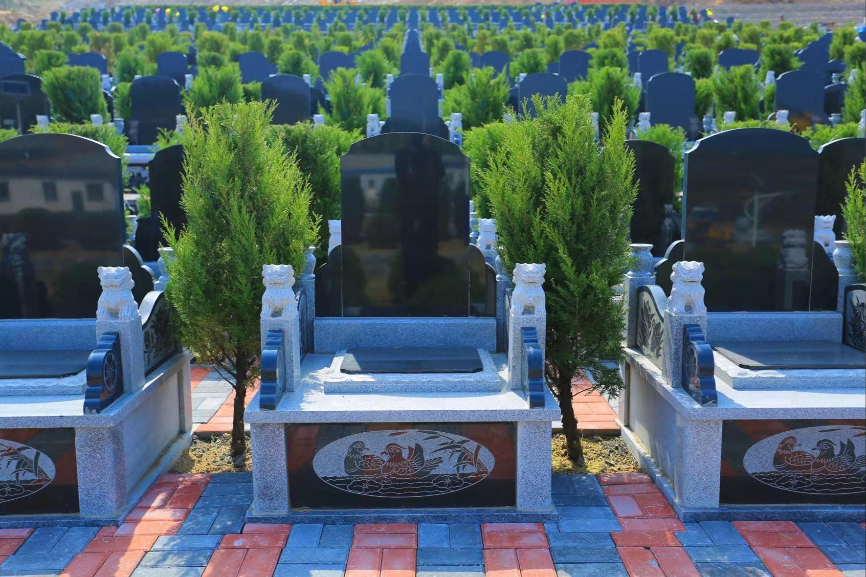 大连天台阁陵园园区图片
