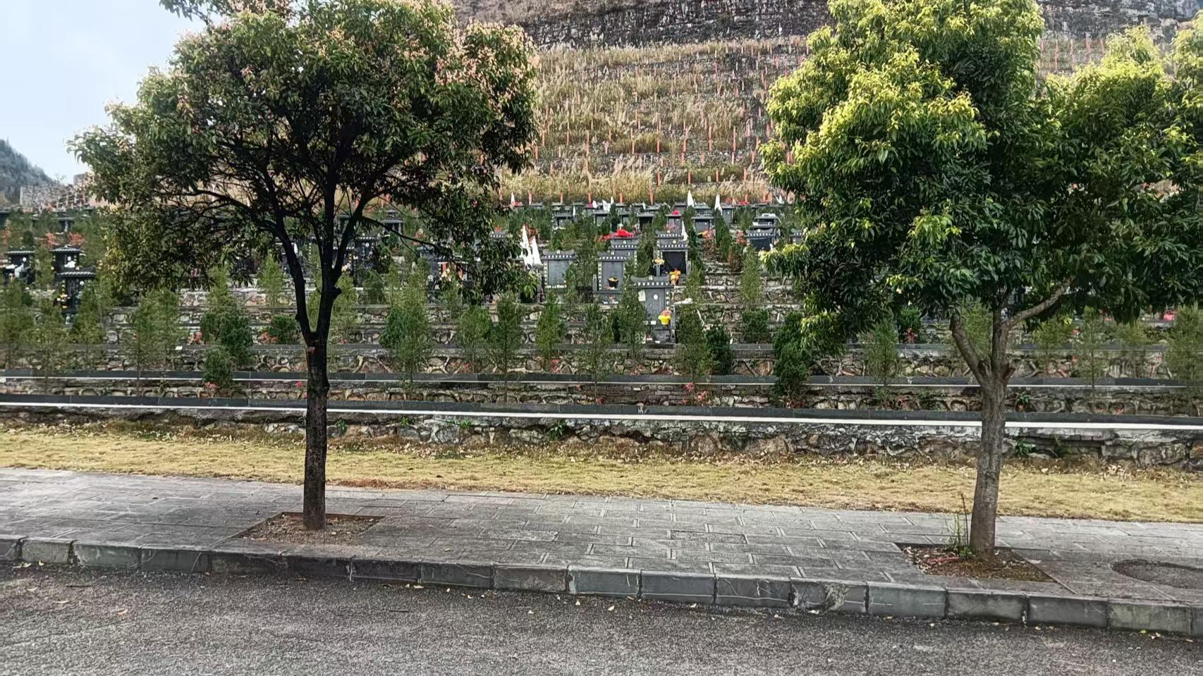 安龙县禄堂湾经营性公墓园区图片