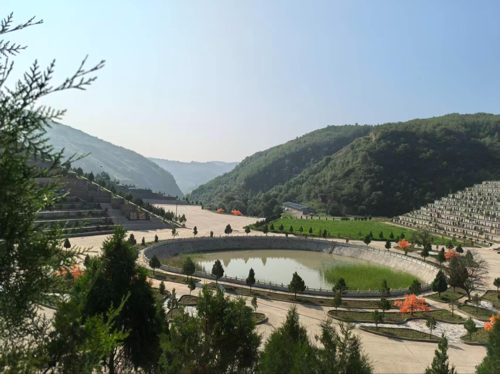 延安市宝塔区龙凤陵公墓有限公司园区图片