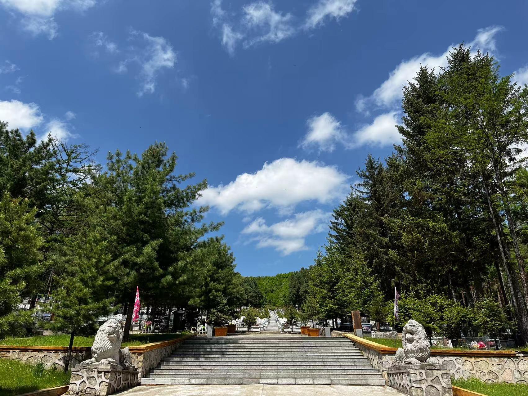 鹤岗市十里河公墓有限公司园区图片