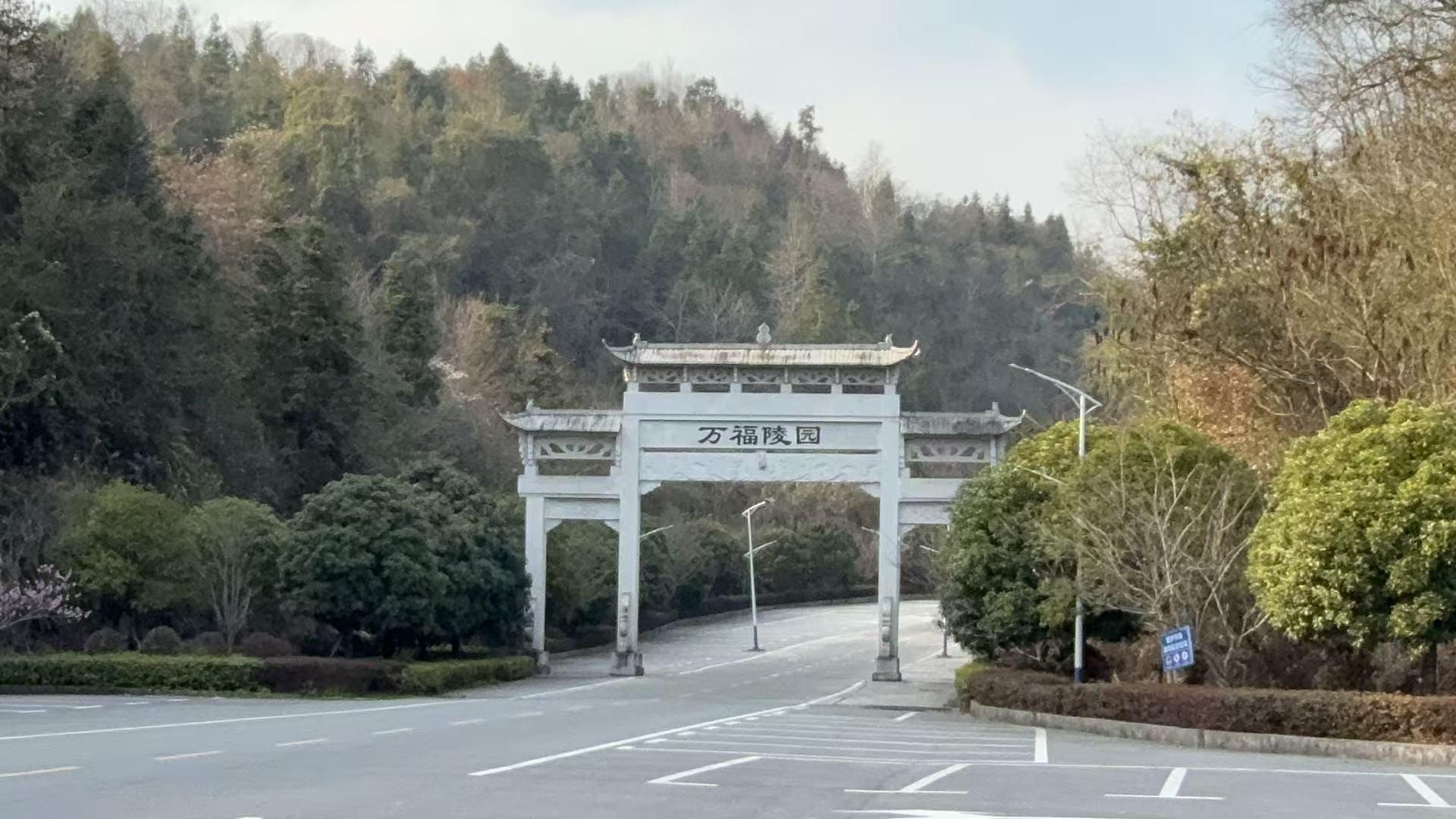凤凰县鸿泰投资有限公司