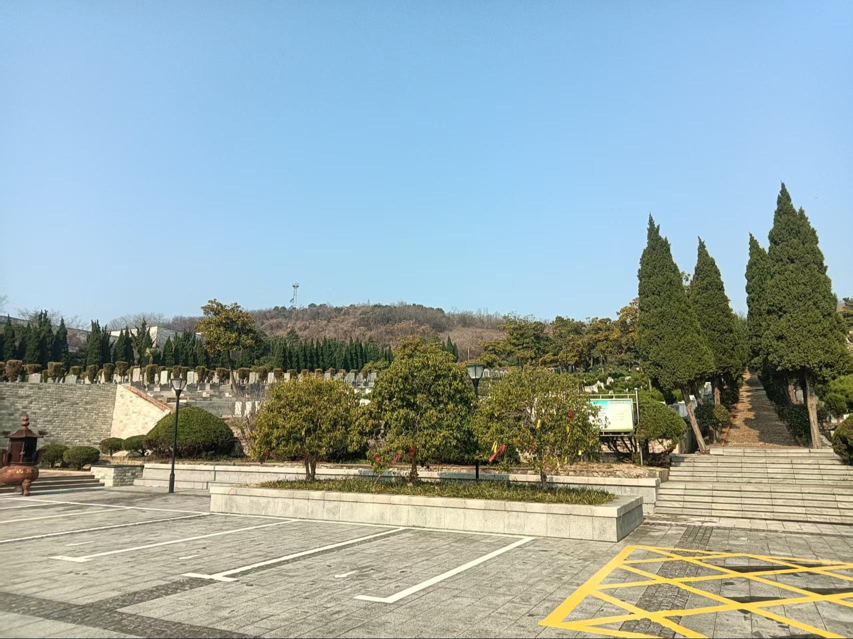南京市浦口区二龙山公墓