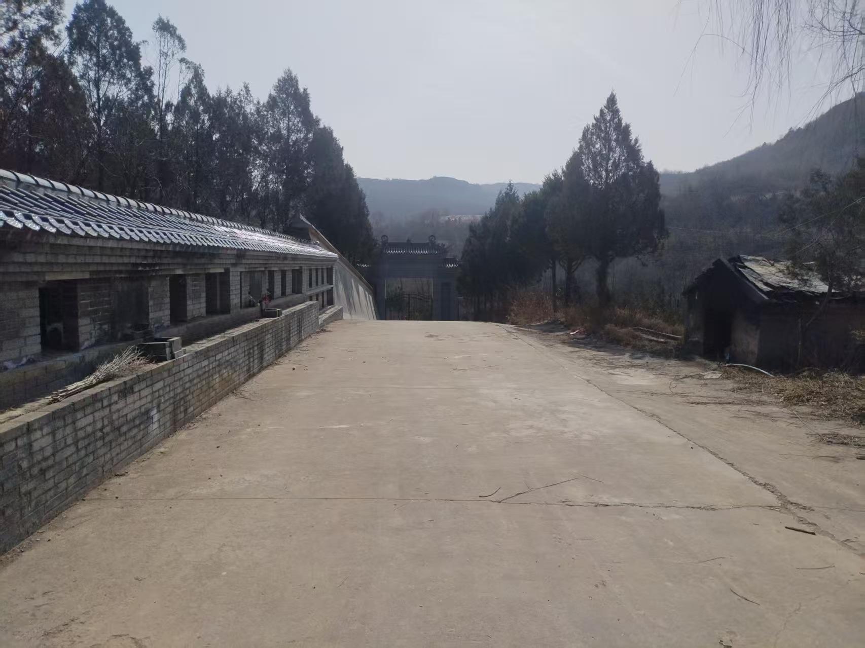 富县小仙坡公墓