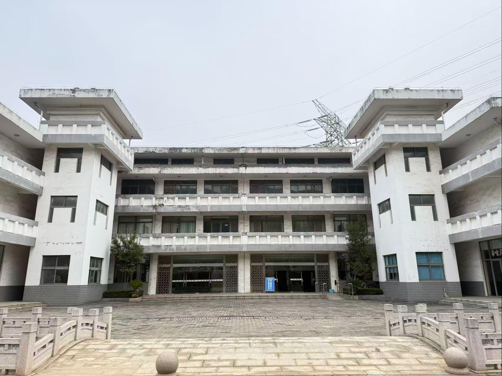 江阴土地山公墓园区图片