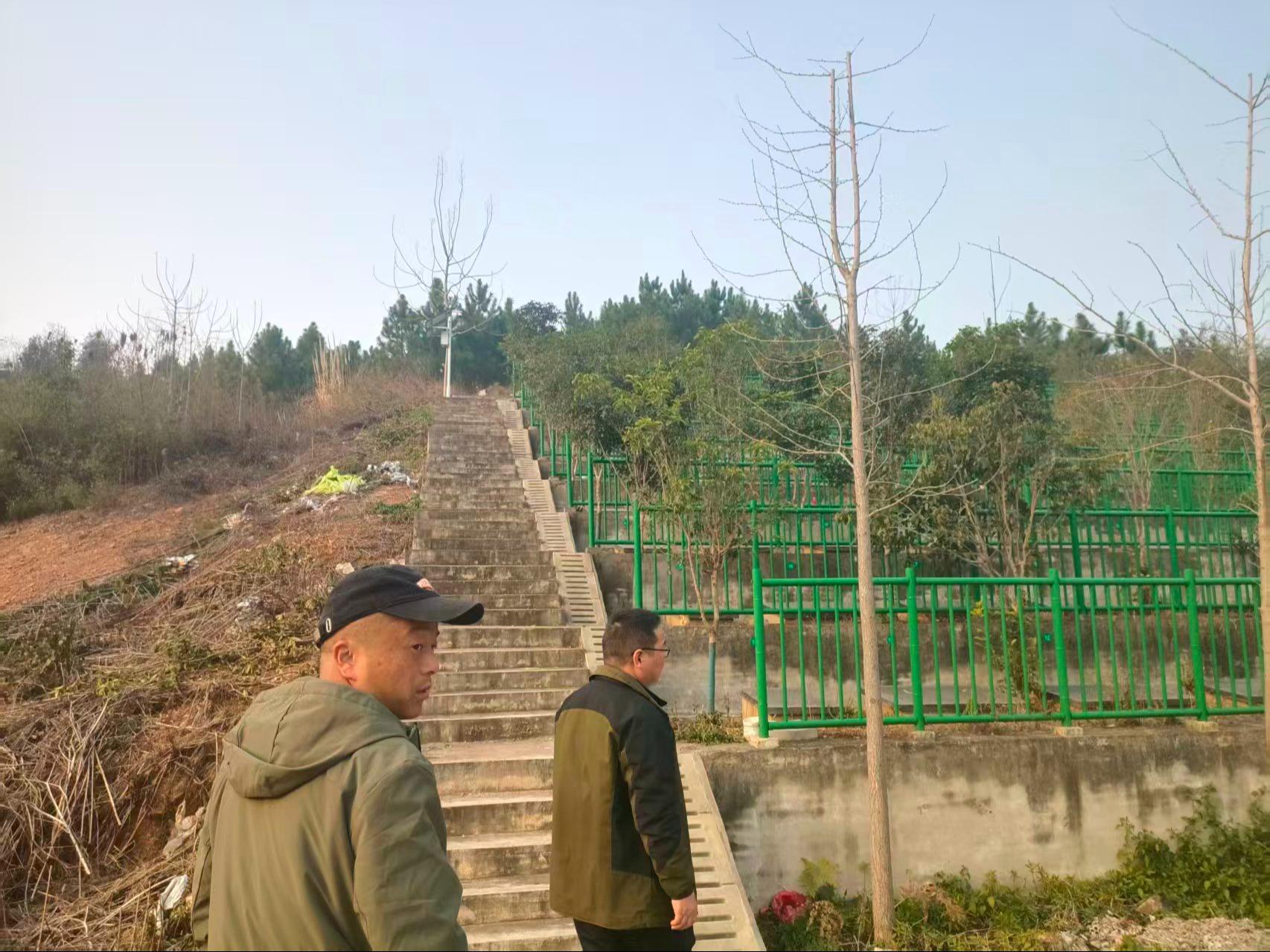 南陵县弋江镇铁拐公墓园区图片