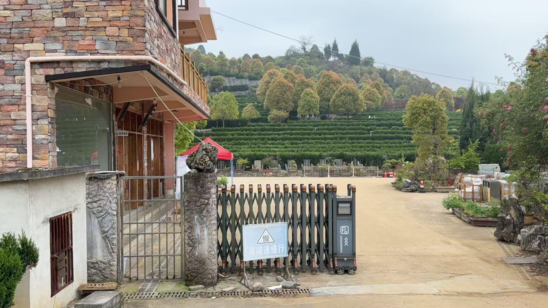 镇宁自治县城市公益性公墓园区图片