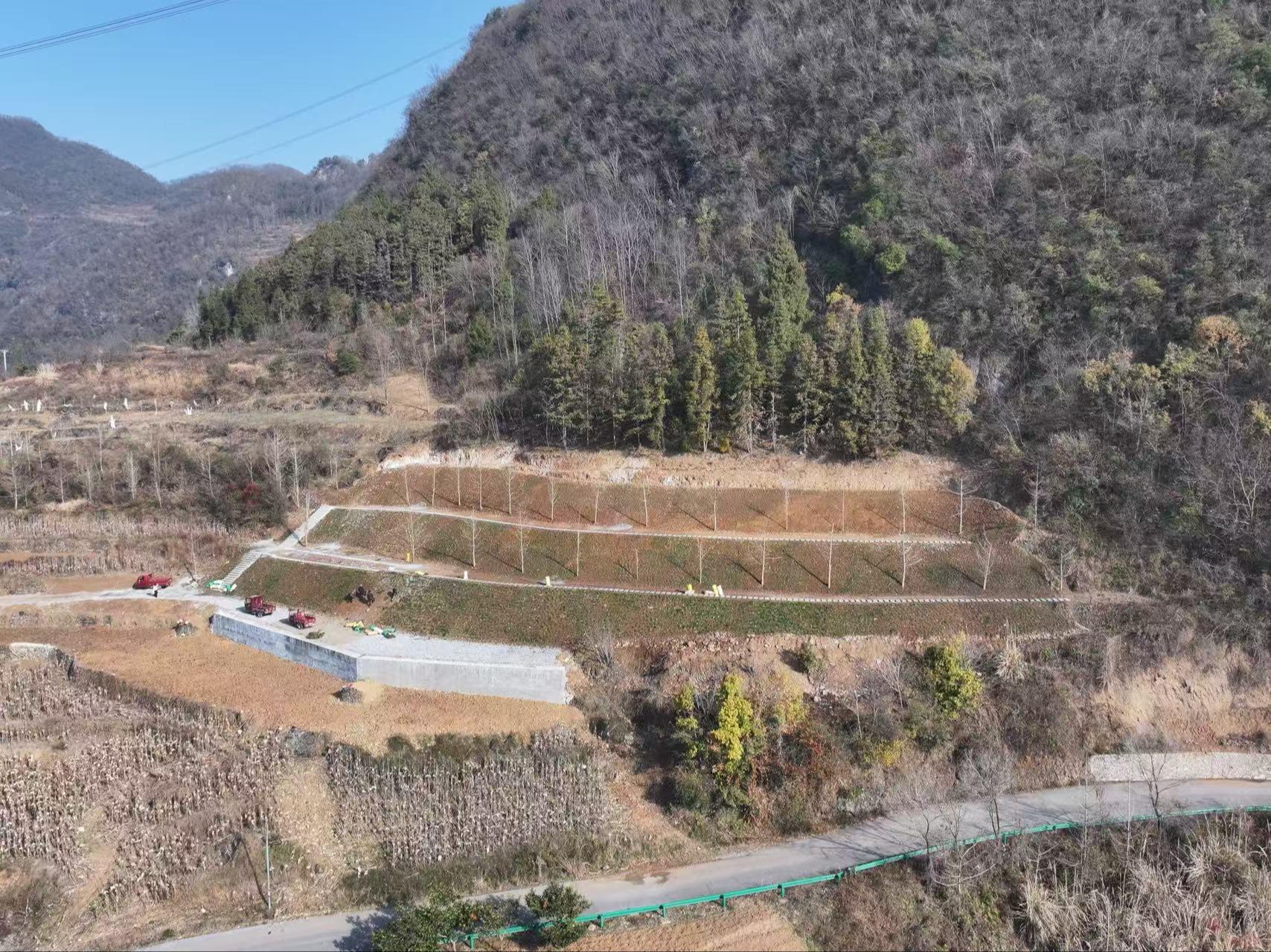雾渡河镇清江坪村公益性公墓