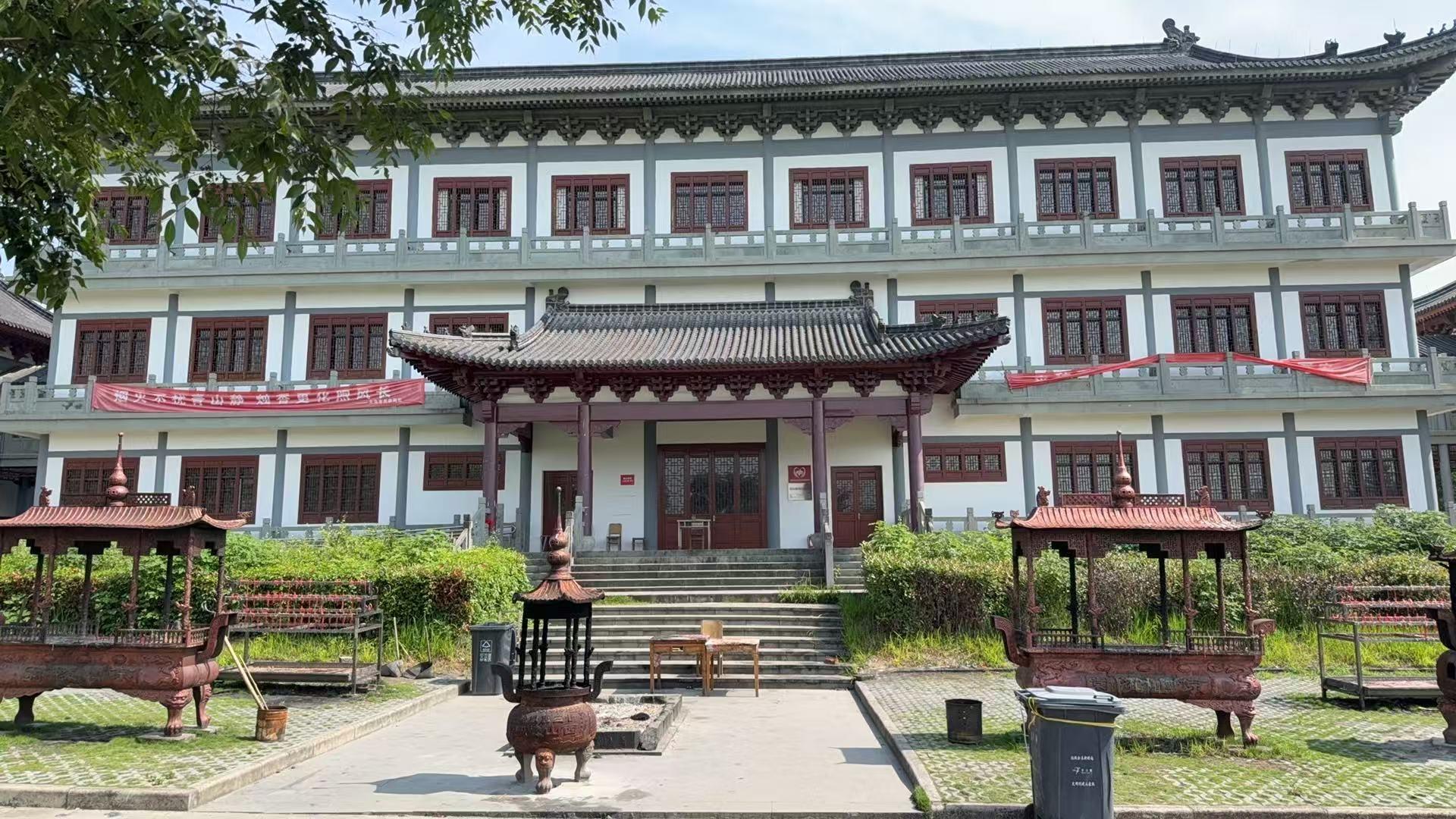 义乌市京山陵园骨灰存放堂园区图片