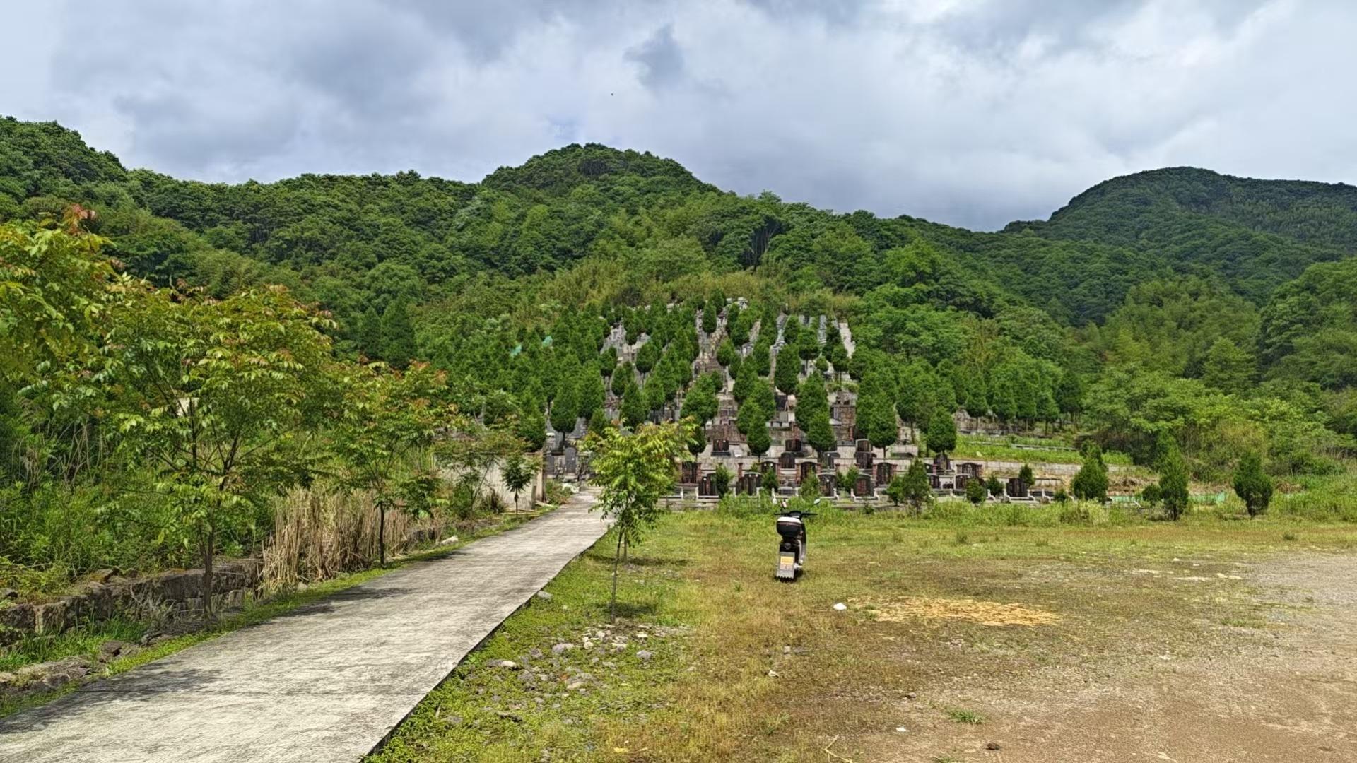 柯桥区王坛镇南岸村里庵公益性公墓园区图片