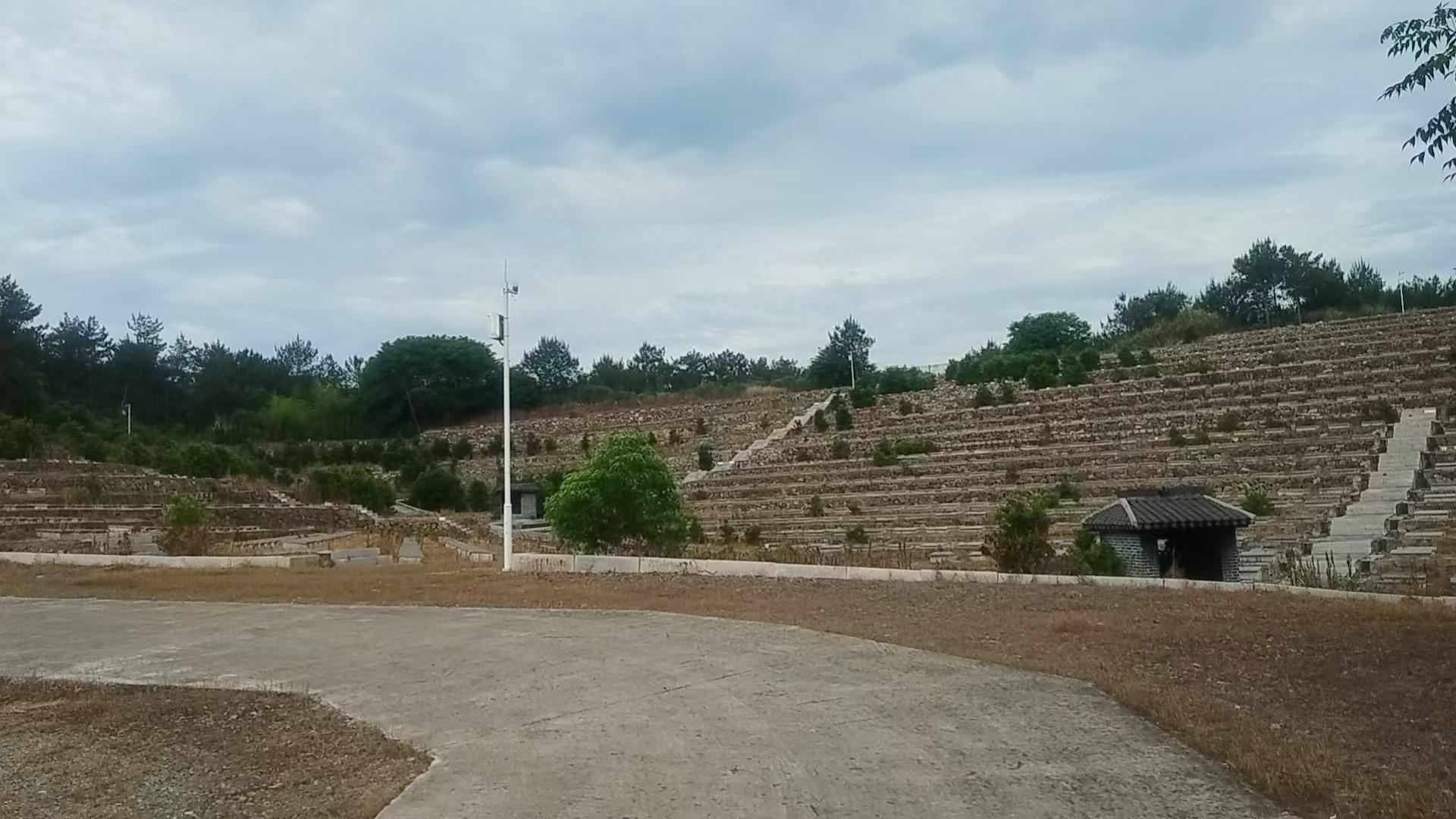 金华市浦江县仙华街道后山公墓园区图片