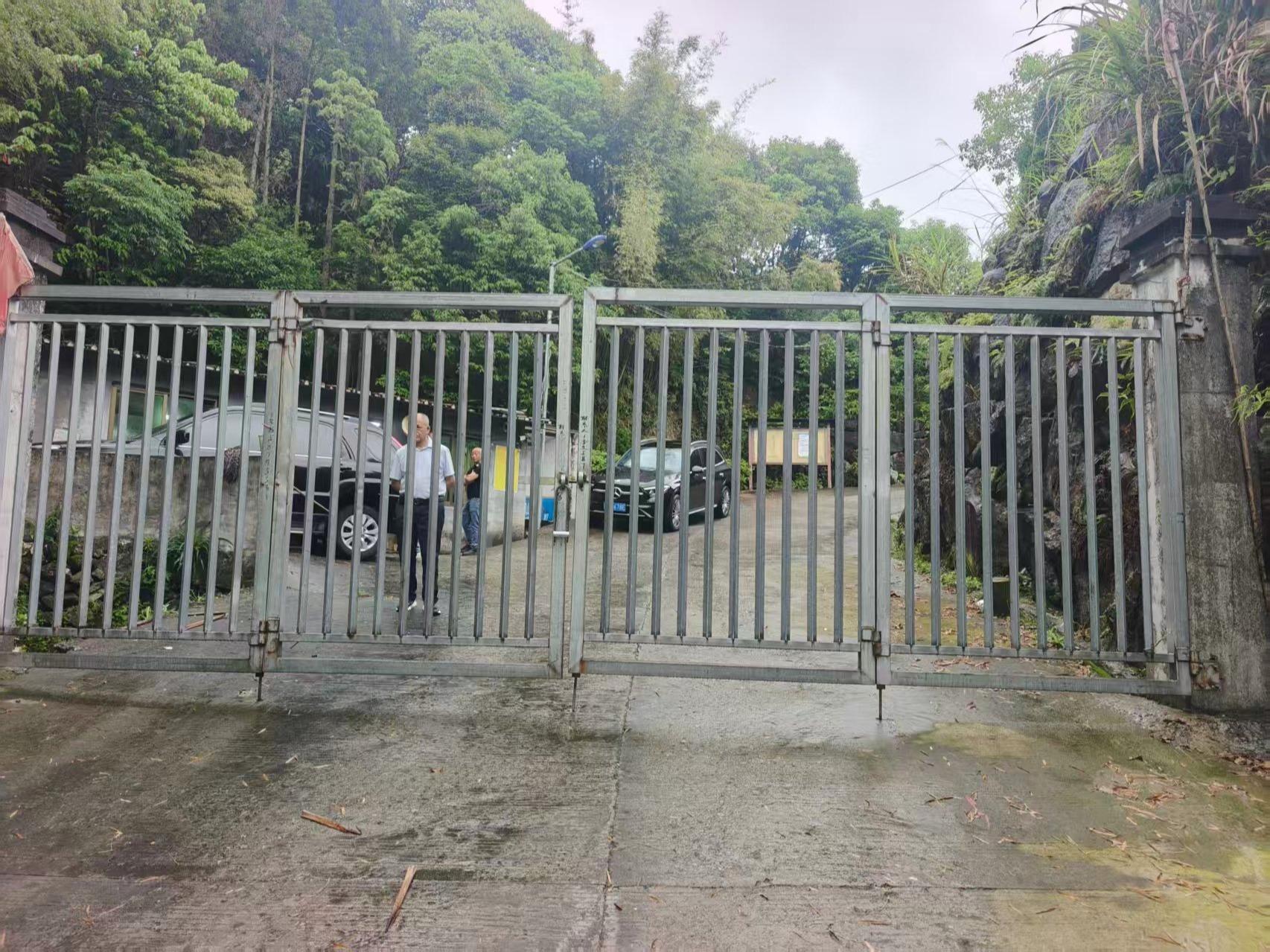 桥墩镇龙凤山公益性公墓