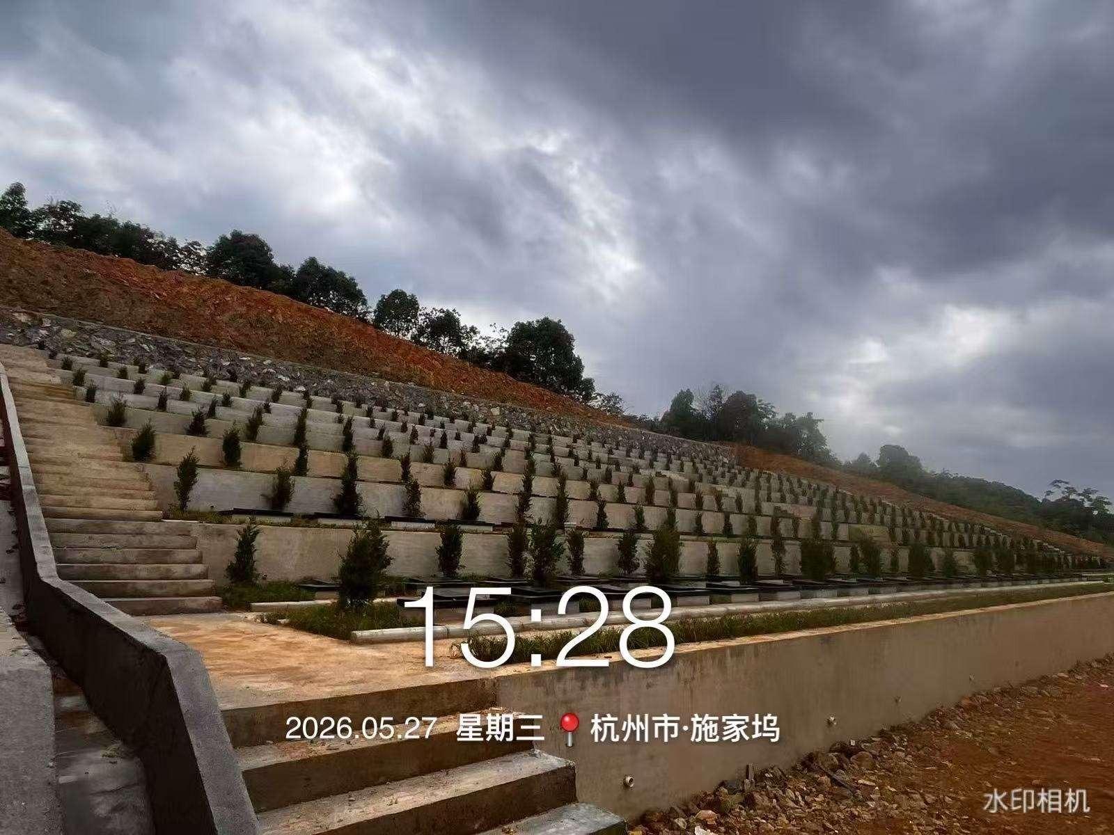 桐庐县富春江镇七里泷村公墓园区图片