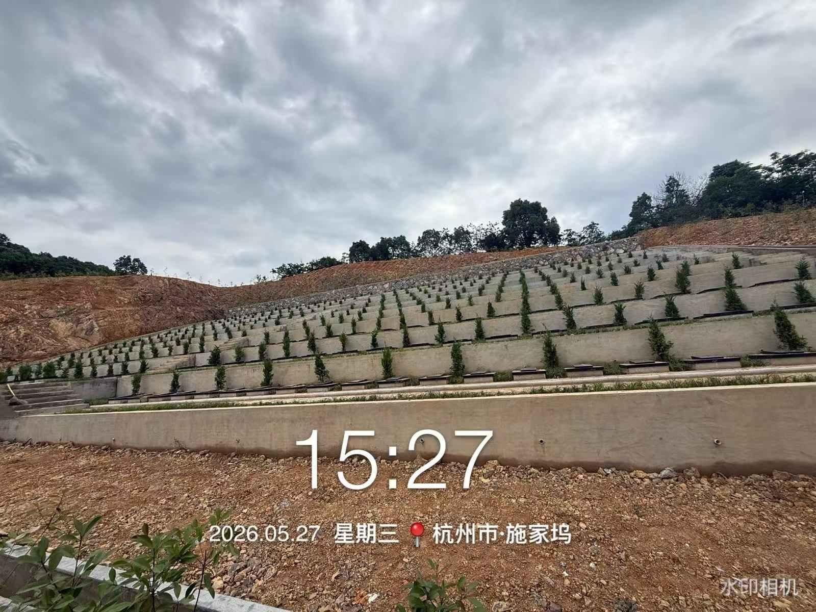 桐庐县富春江镇七里泷村公墓园区图片
