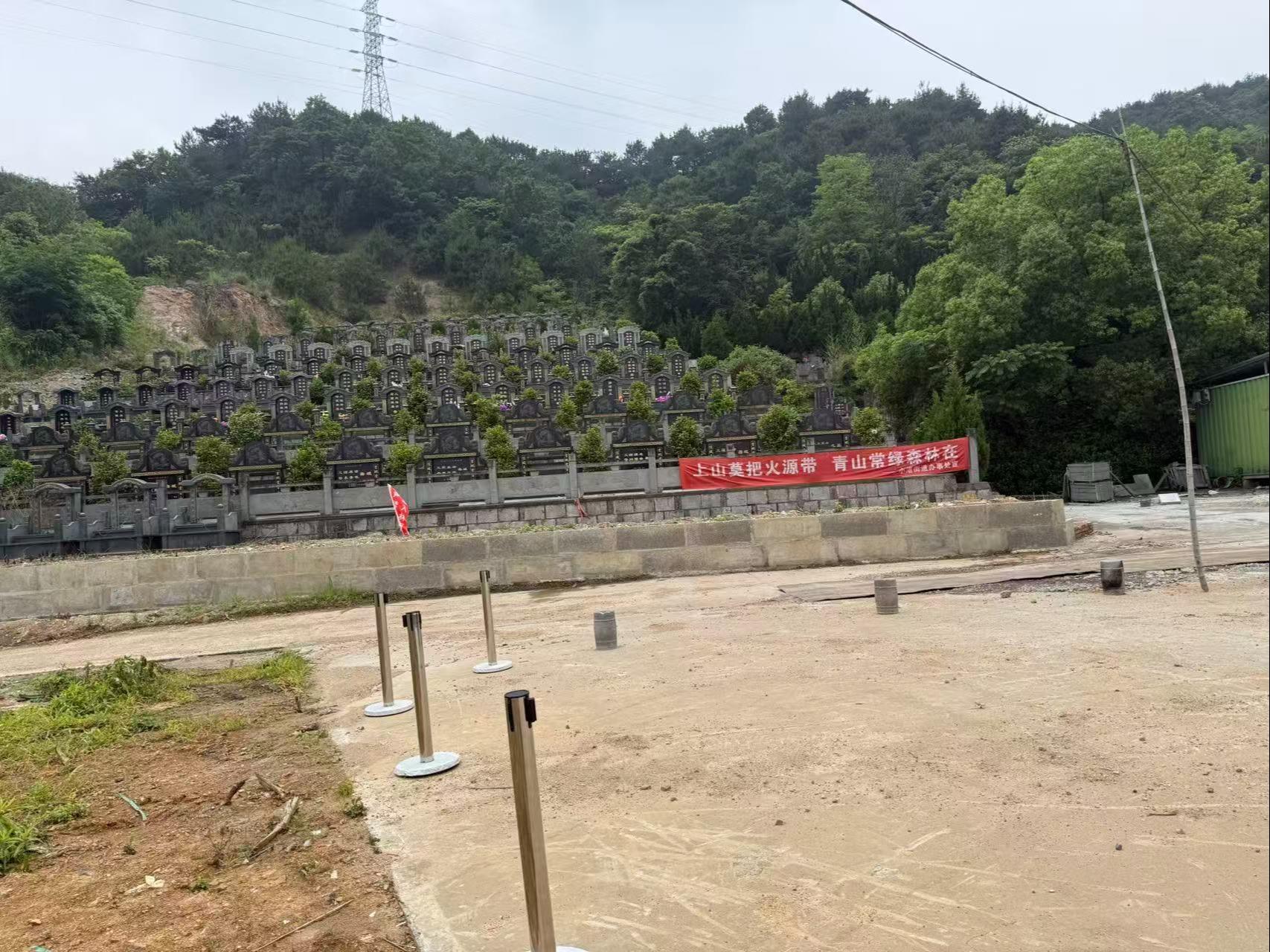 山下墓地园区图片