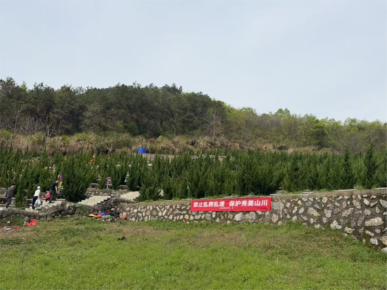 桐庐县凤川街道园林村窑坞里公墓园区图片