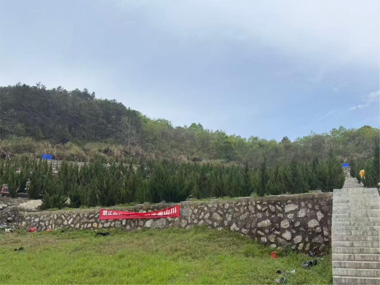 桐庐县凤川街道园林村窑坞里公墓园区图片