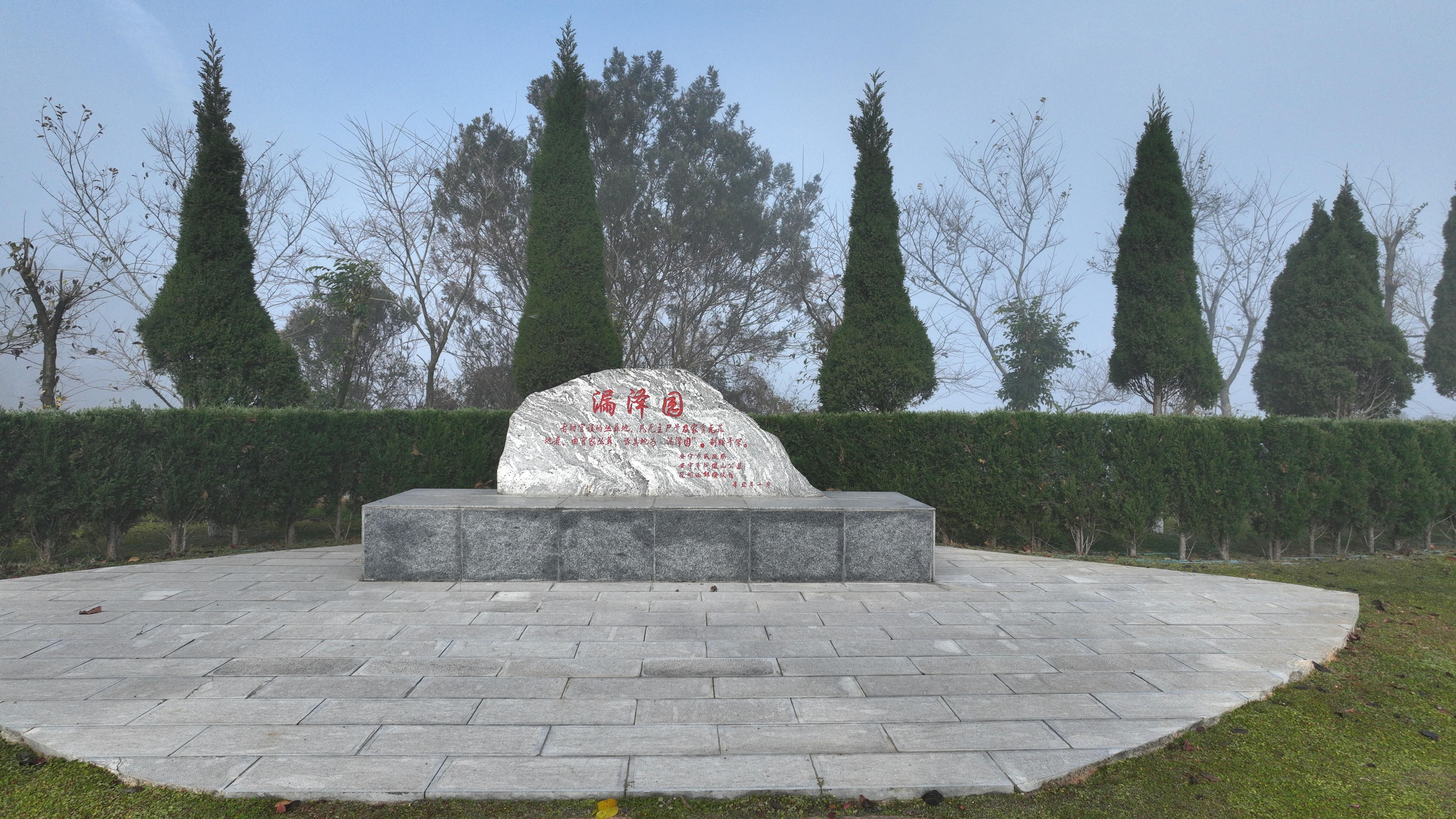 安宁市凤凰山公墓园区图片