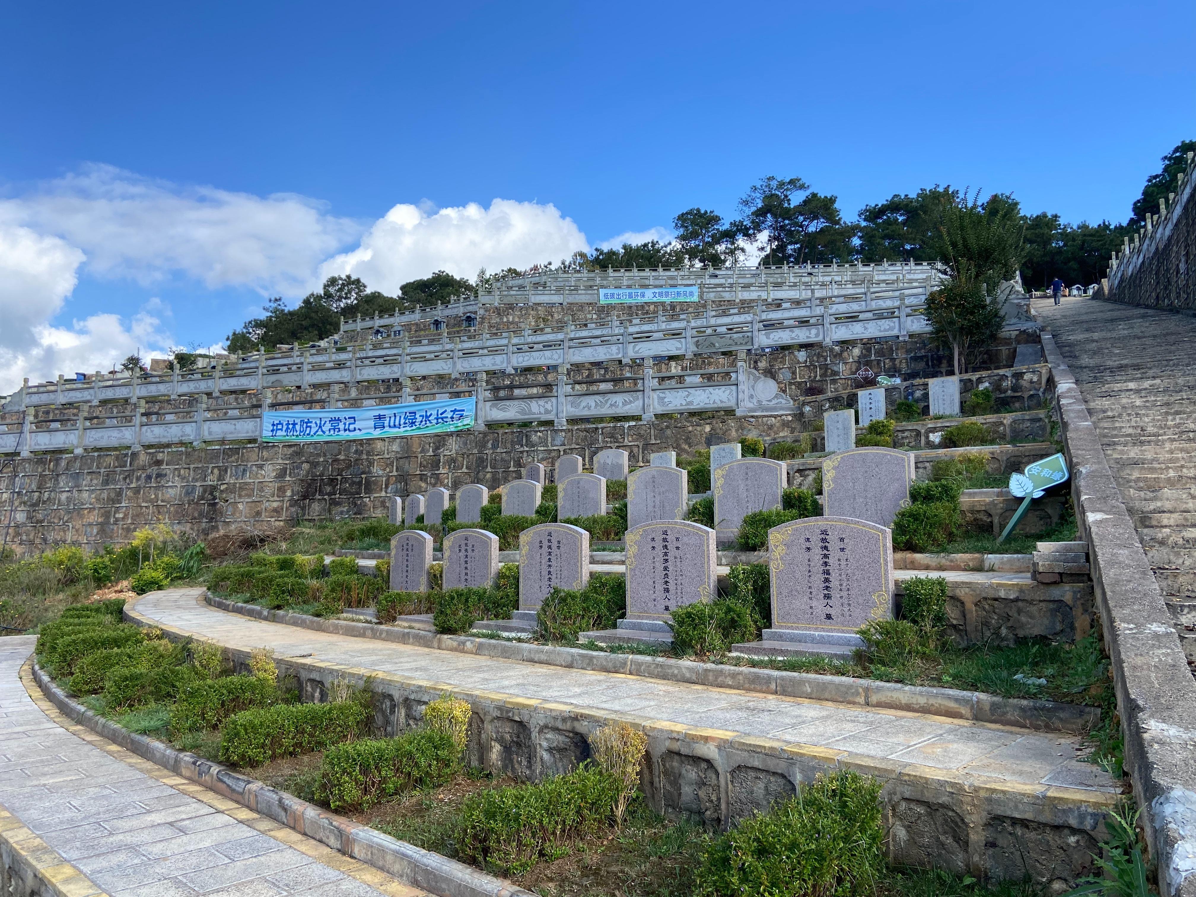 昌宁县凤凰山经营性公墓园区图片