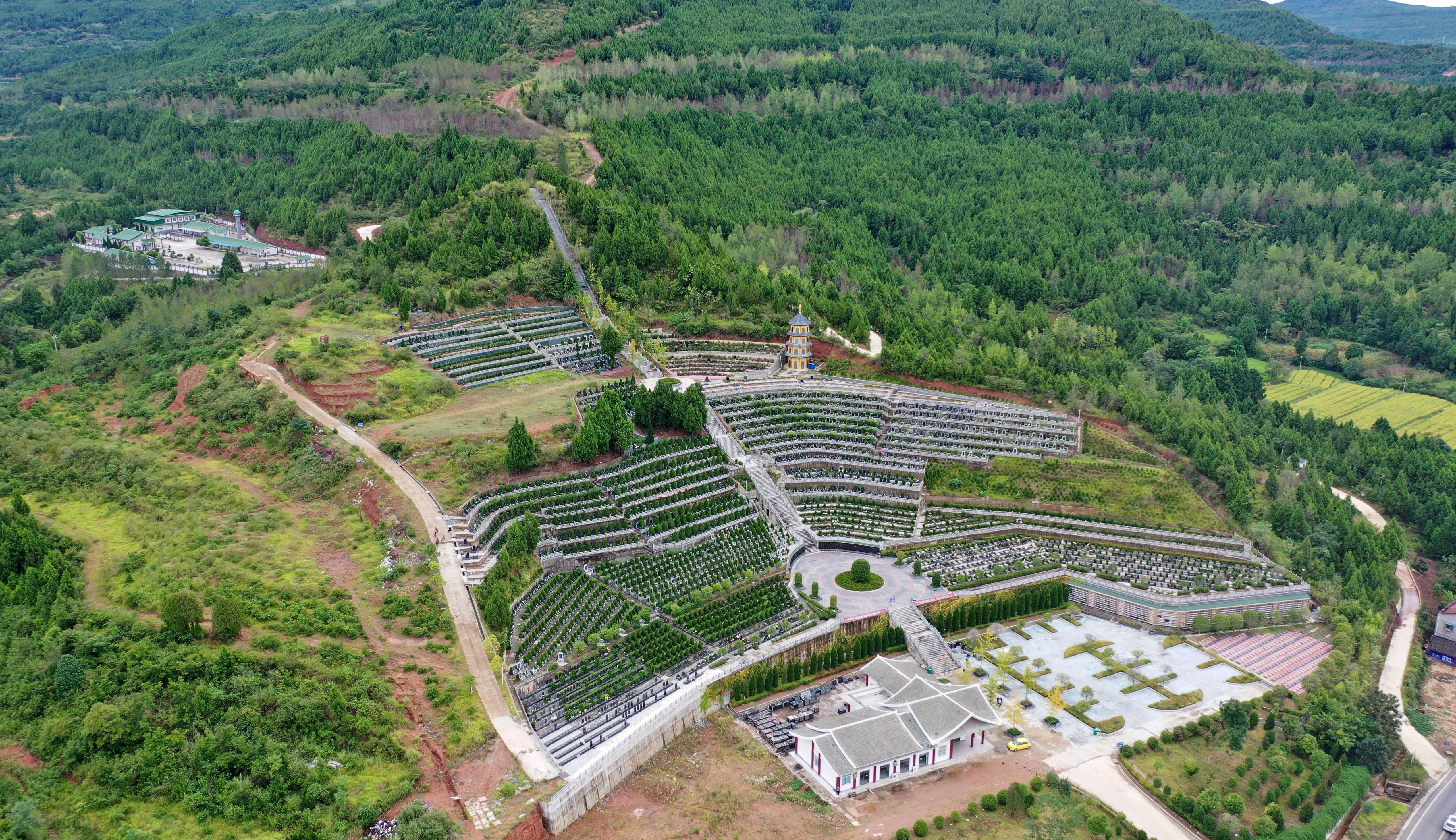 龙盛陵园园区图片