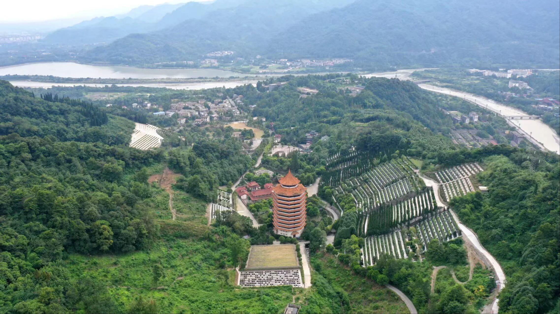都江堰市宝山塔陵园区图片