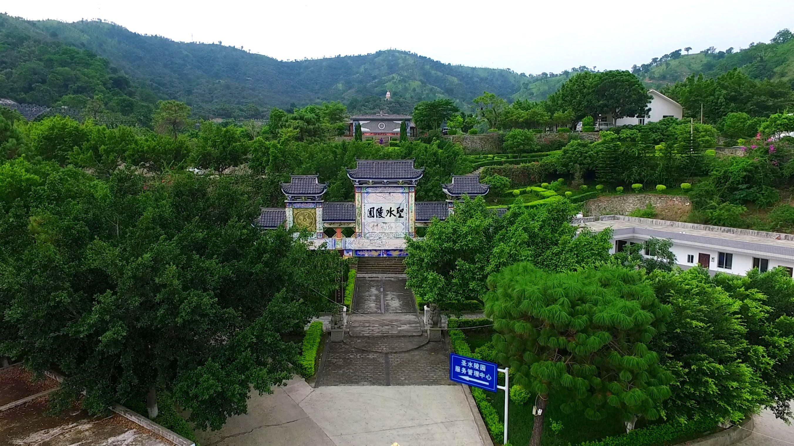盐边县干箐沟圣水陵园