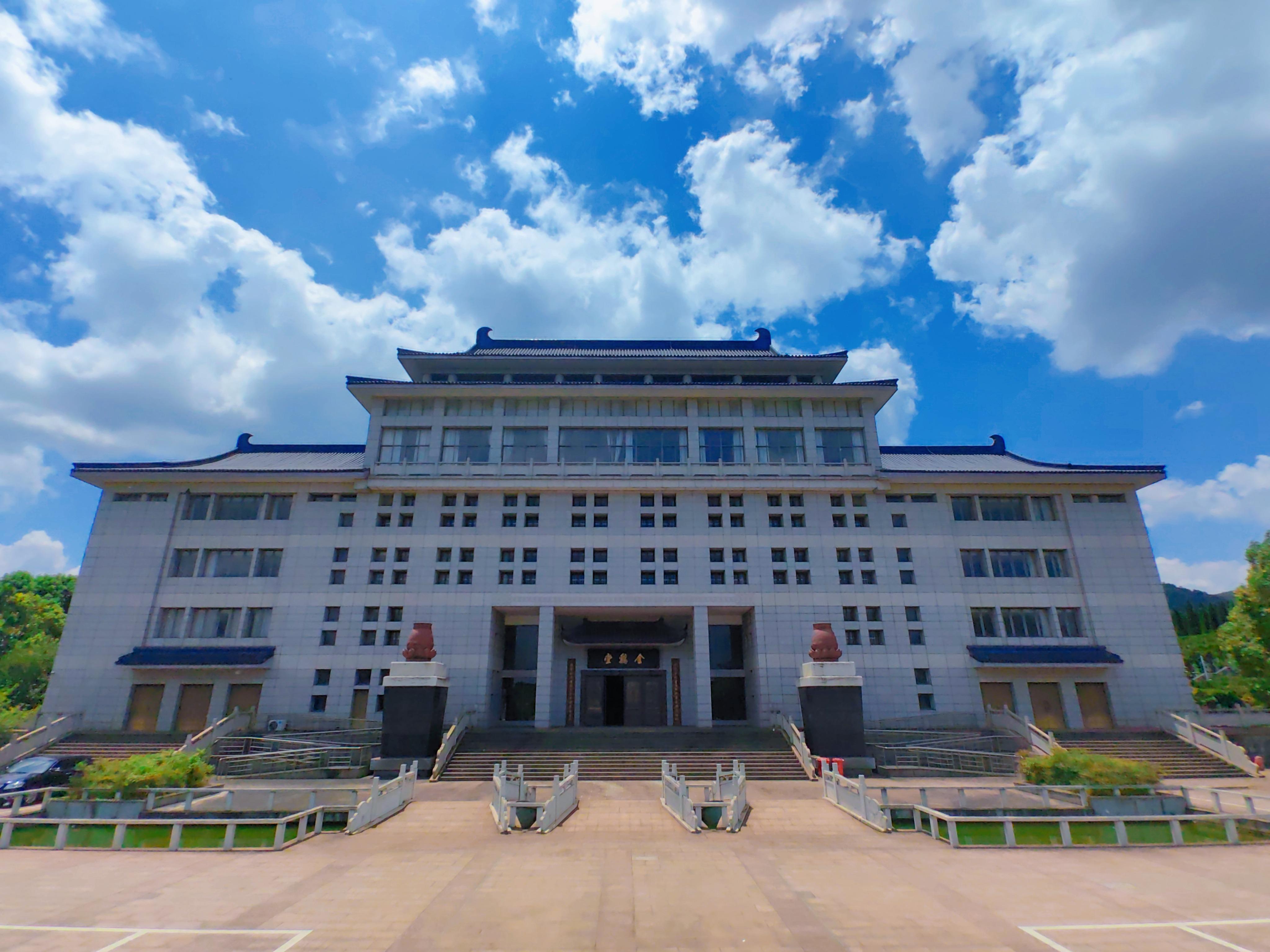 宜兴市金鸡山公墓有限公司园区图片