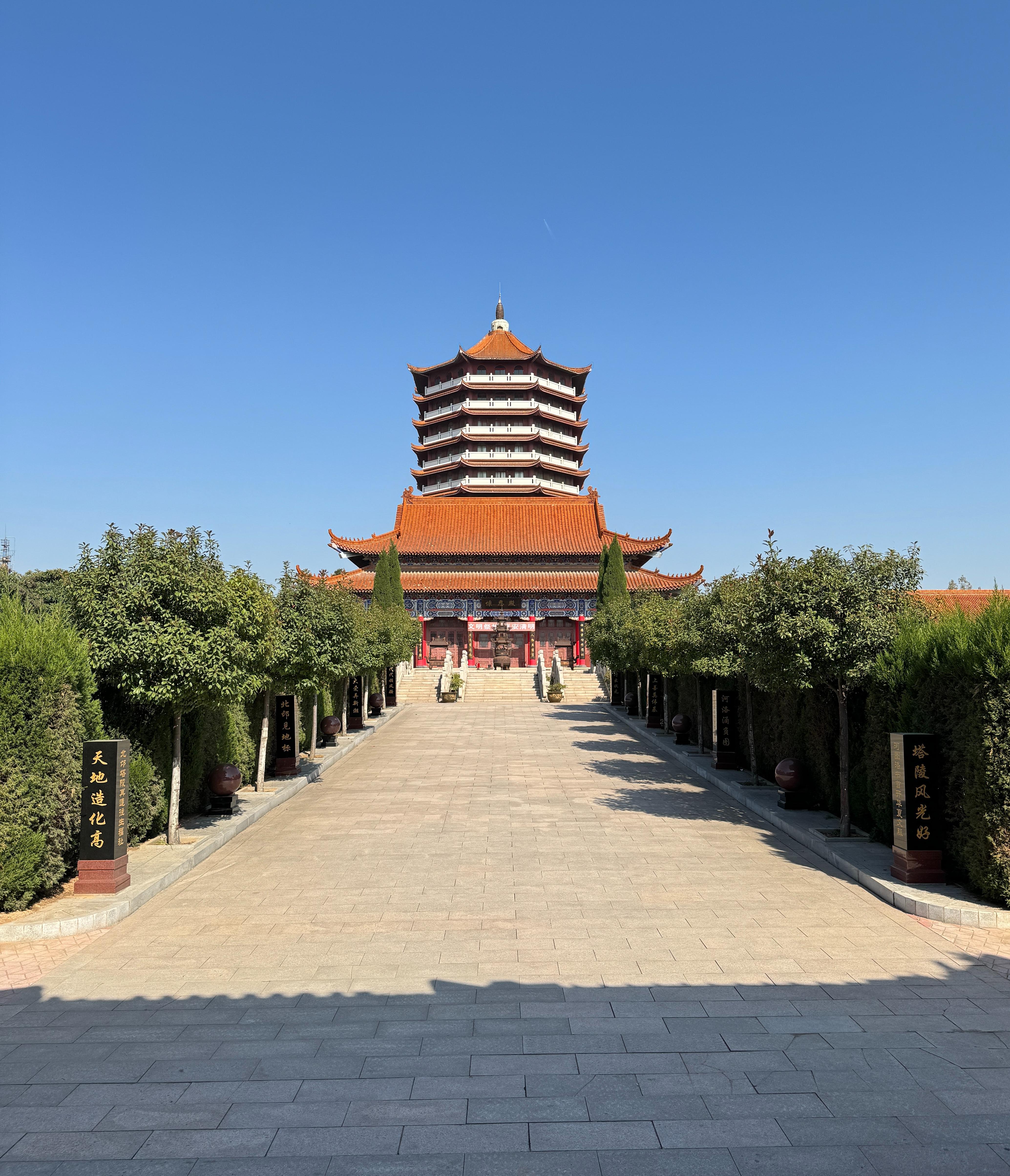 洛阳市民益服务有限公司北邙塔陵园园区图片