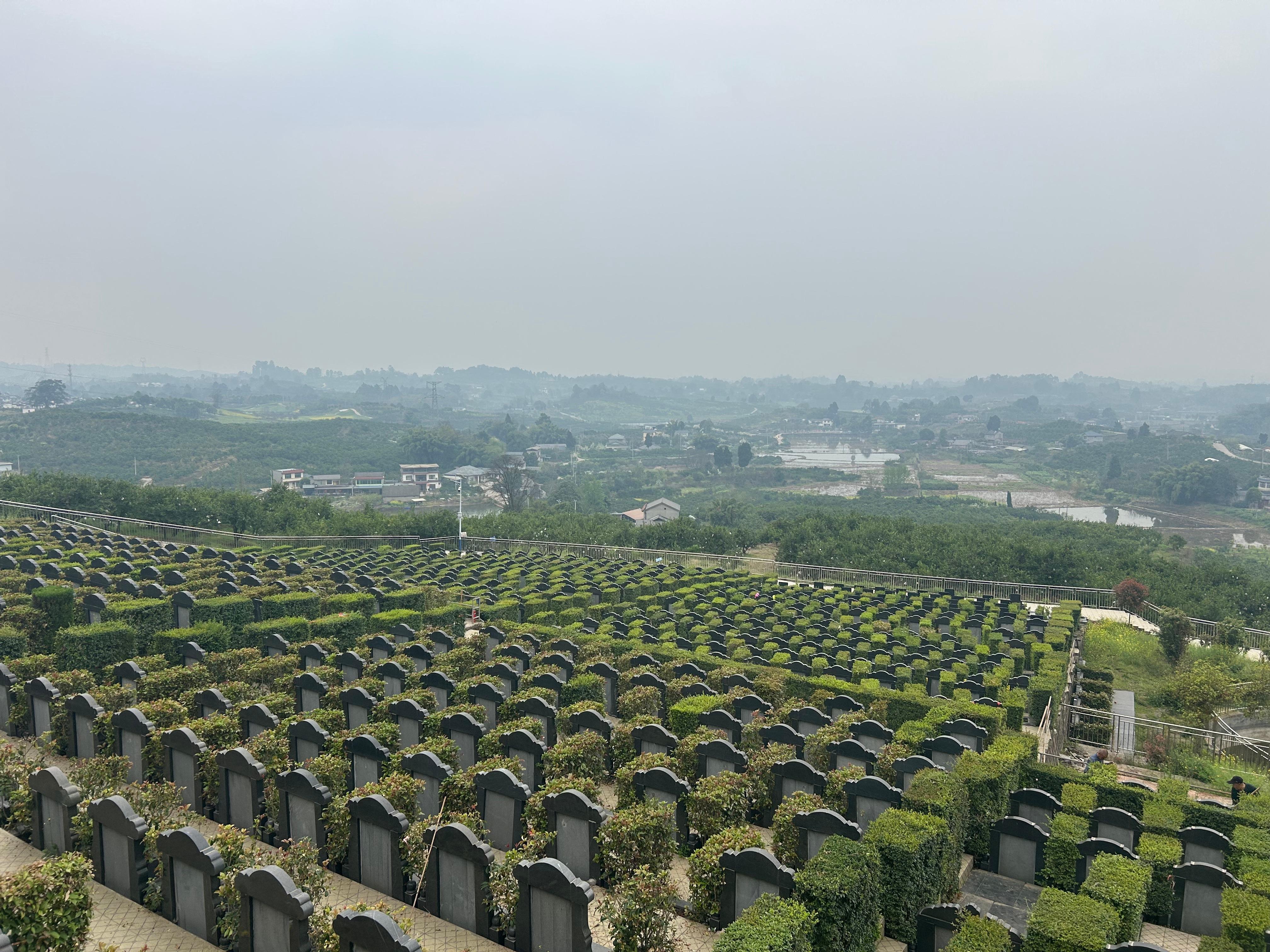 成都市新津区红豆山公墓园区图片