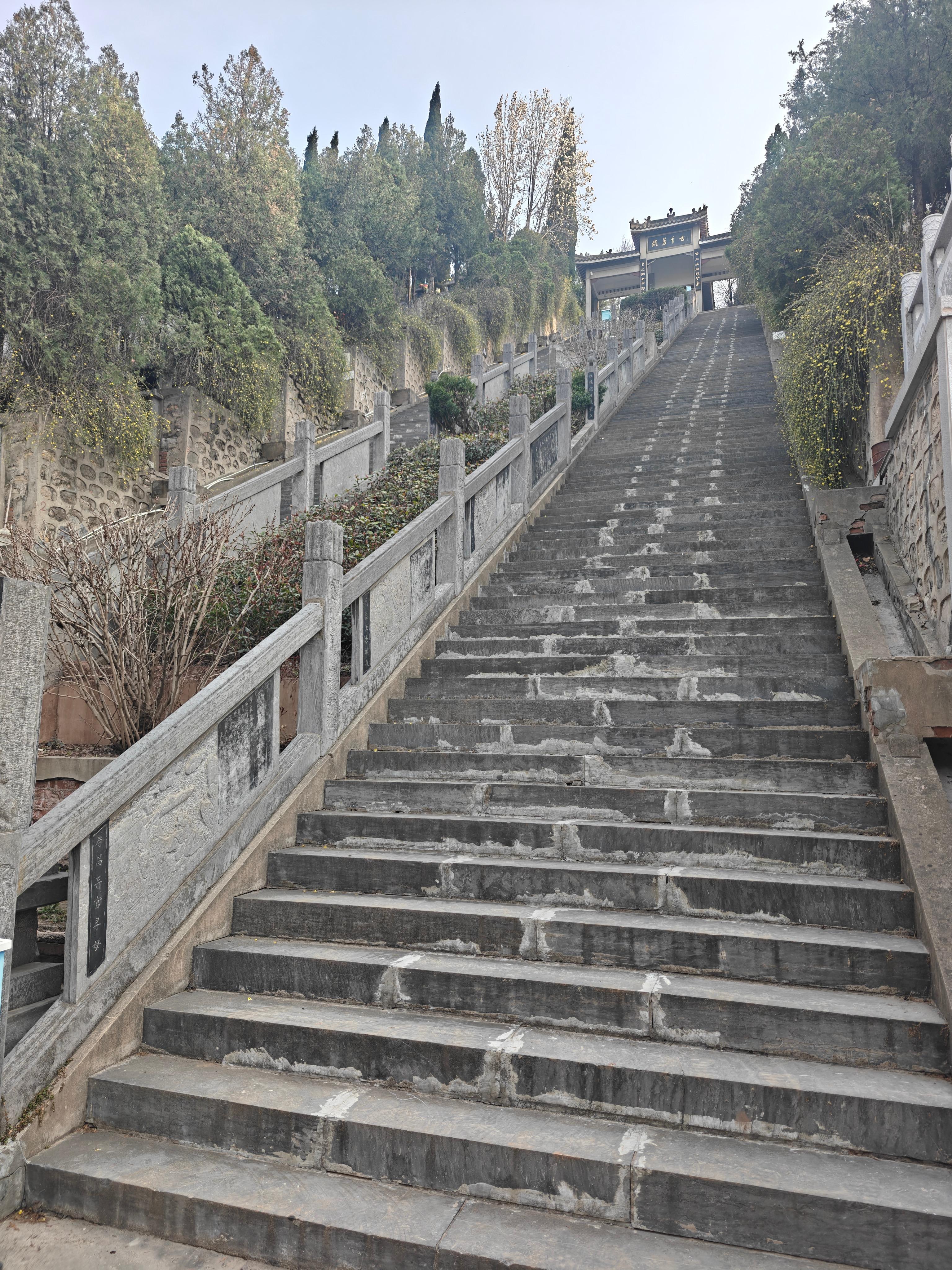 洛阳市洛西万安陵园园区图片