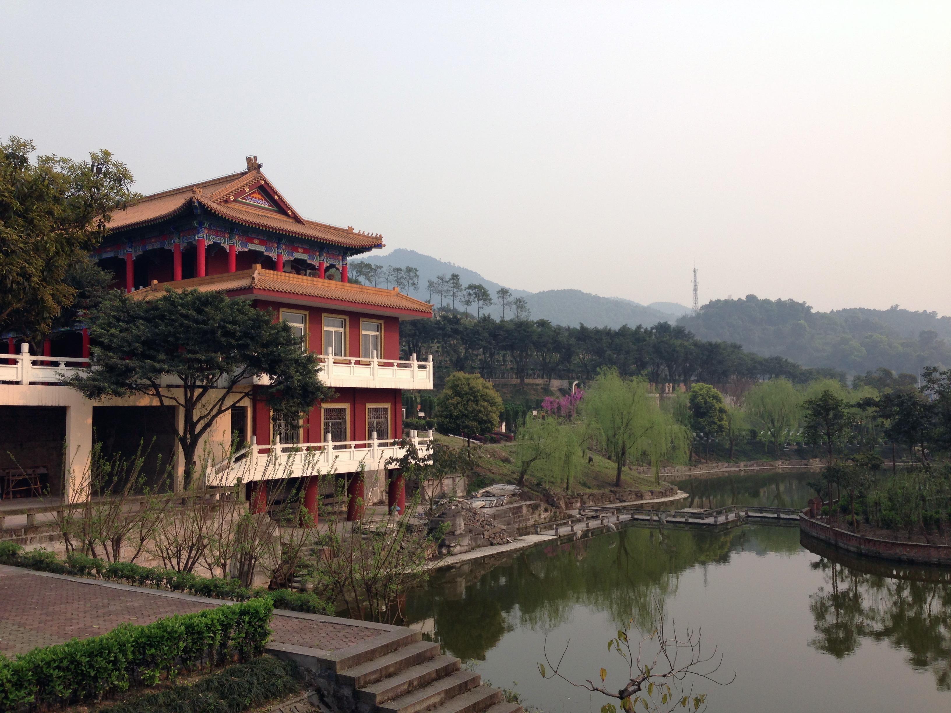 龙台山陵园园区图片